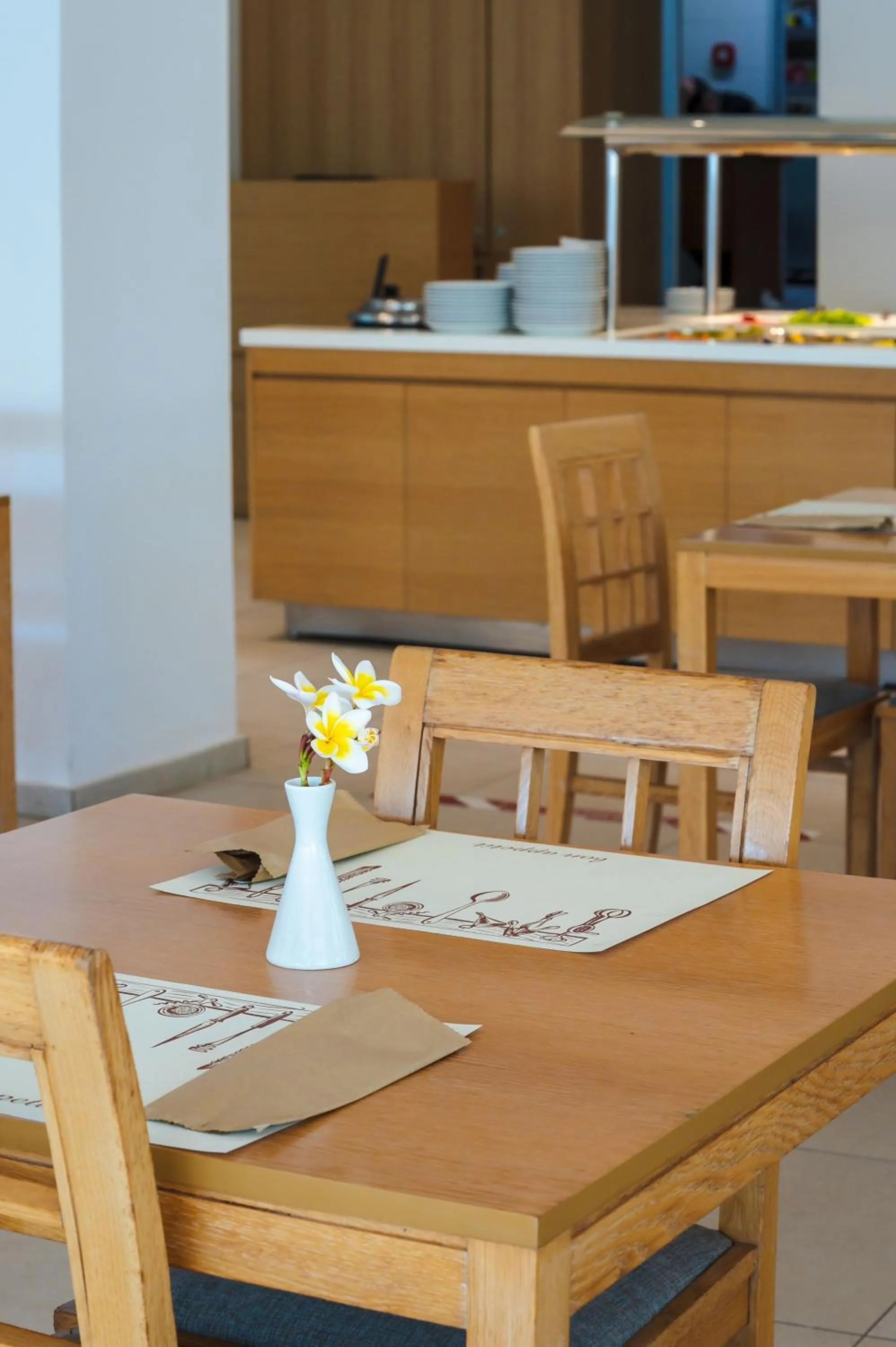 Restaurant/places to eat in Silver Beach Hotel & Apartments