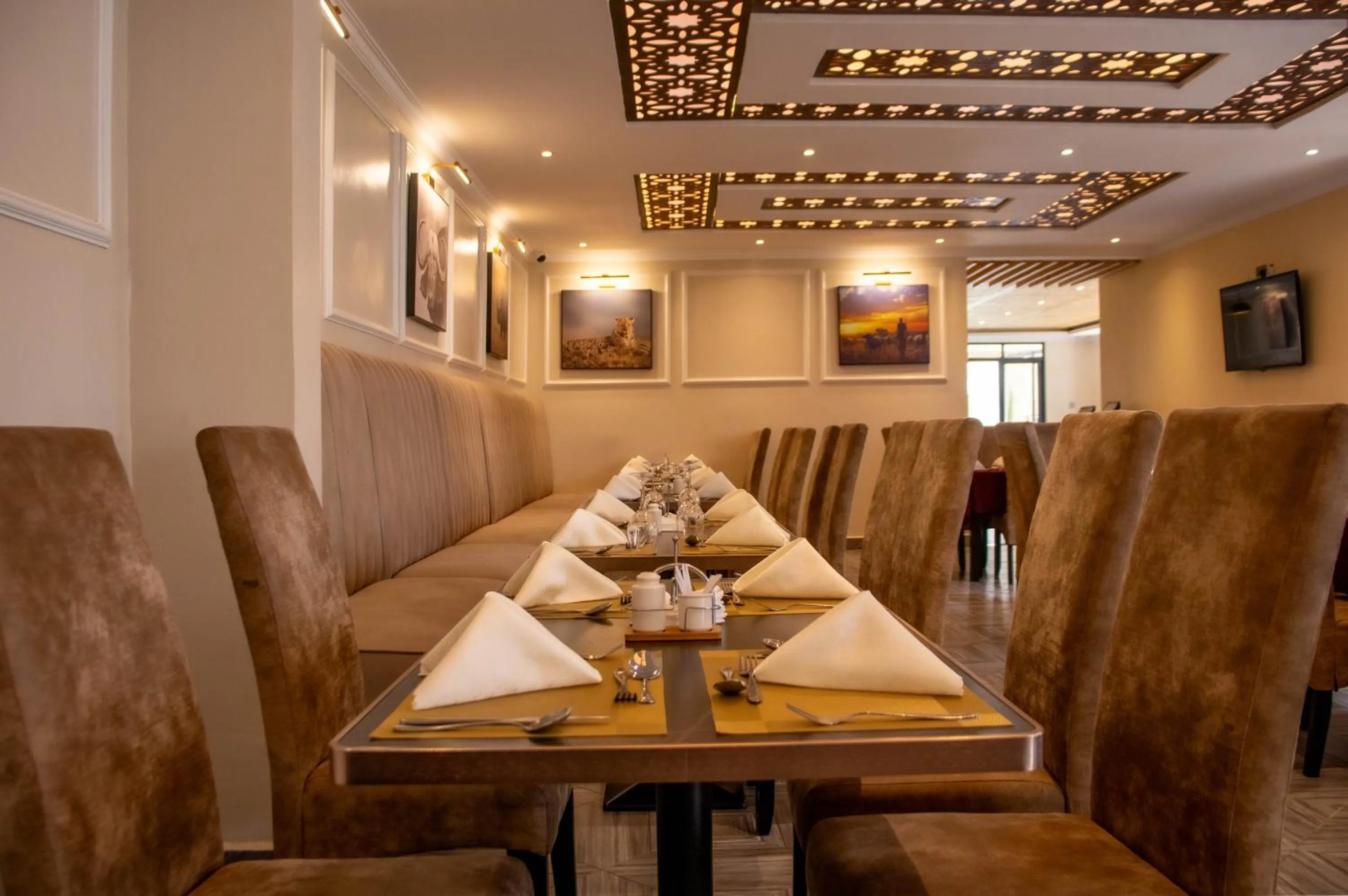 Restaurant/places to eat in Mara Frontier Hotel