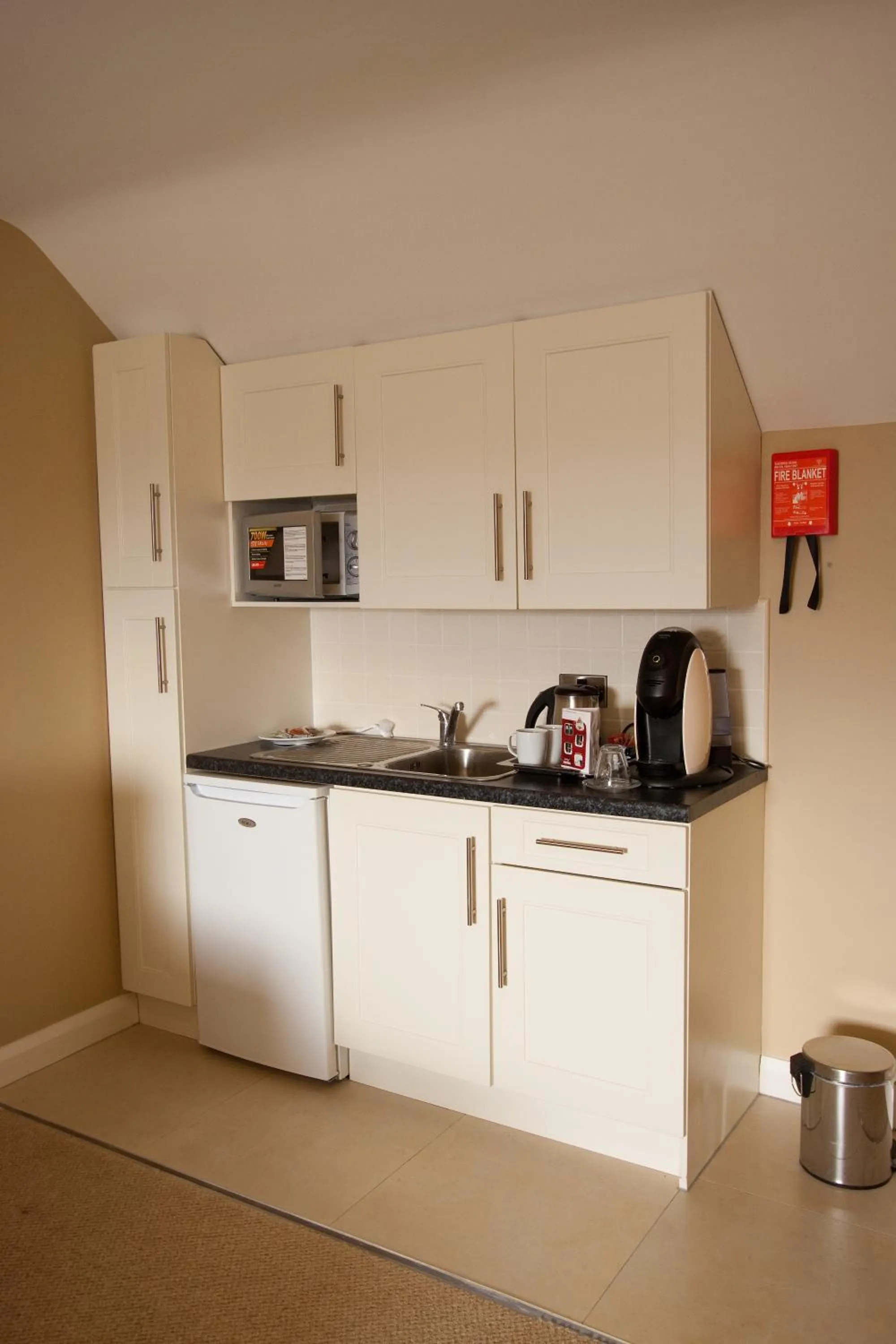 Kitchen or kitchenette in Strandhill Lodge and Suites Boutique Hotel