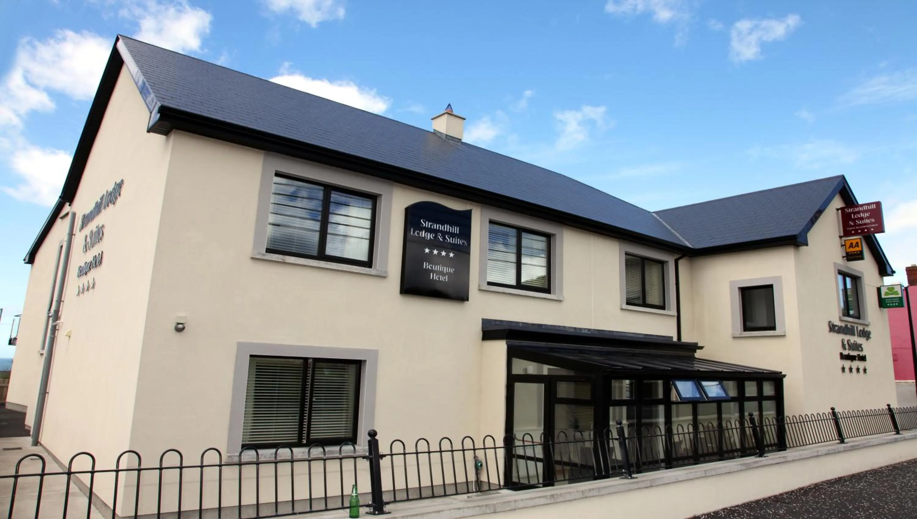 Property building in Strandhill Lodge and Suites Boutique Hotel
