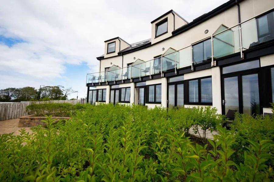 Property building in Strandhill Lodge and Suites Boutique Hotel