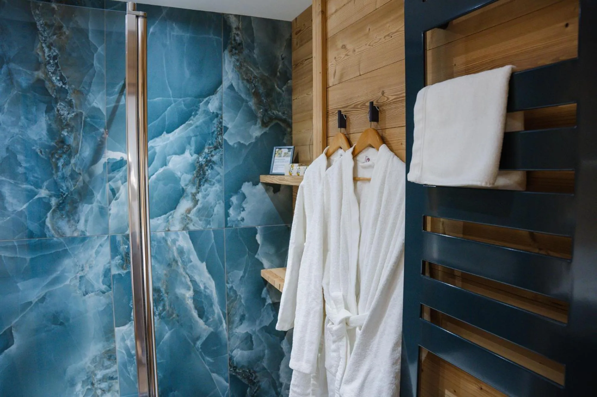 Shower in Hôtel-Restaurant Les Bas-Rupts, Singuliers Hôtel