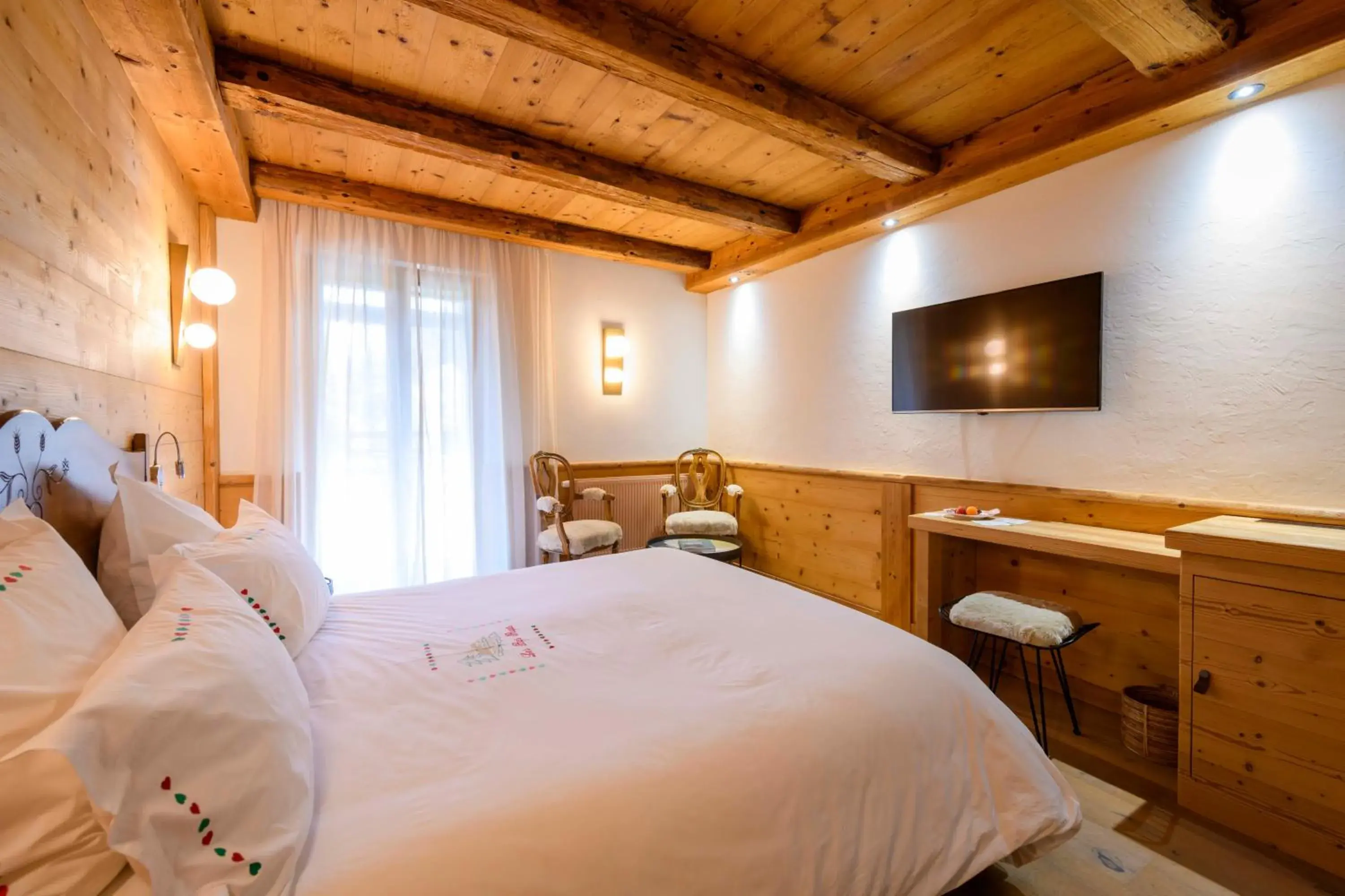 Comfort Double Room in Hôtel-Restaurant Les Bas-Rupts, Singuliers Hôtel Comfort Double Room in Hôtel-Restaurant Les Bas-Rupts, Singuliers Hôtel