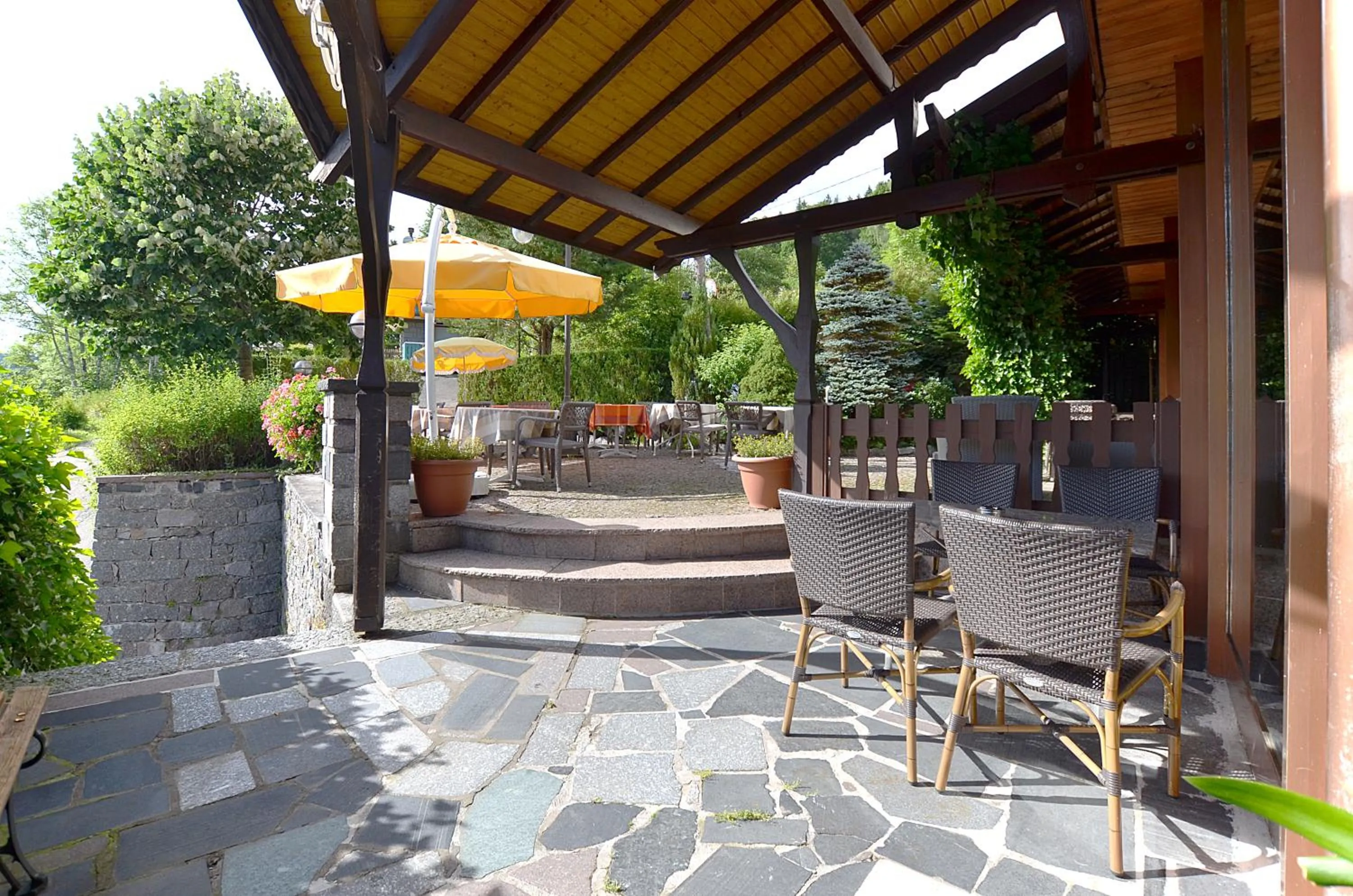 Patio in Hôtel-Restaurant Les Bas-Rupts, Singuliers Hôtel