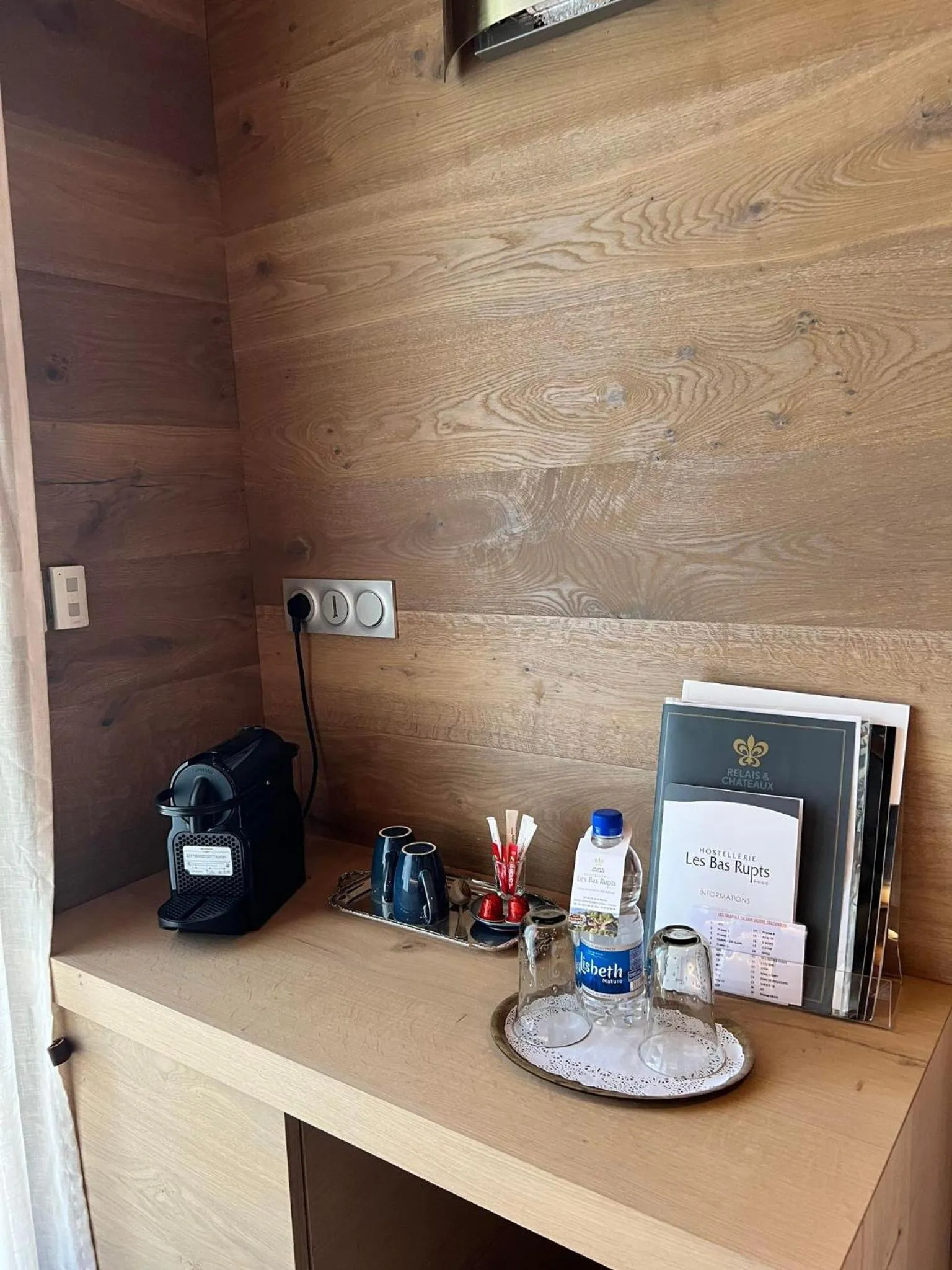 Coffee/tea facilities in Hôtel-Restaurant Les Bas-Rupts, Singuliers Hôtel