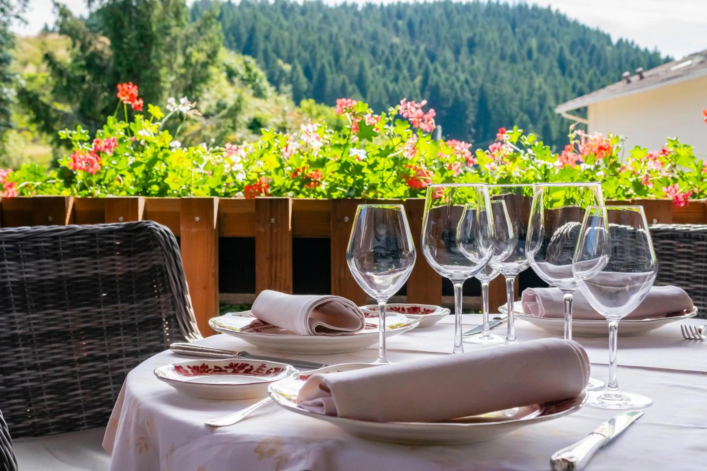 Restaurant/places to eat in Hôtel-Restaurant Les Bas-Rupts, Singuliers Hôtel