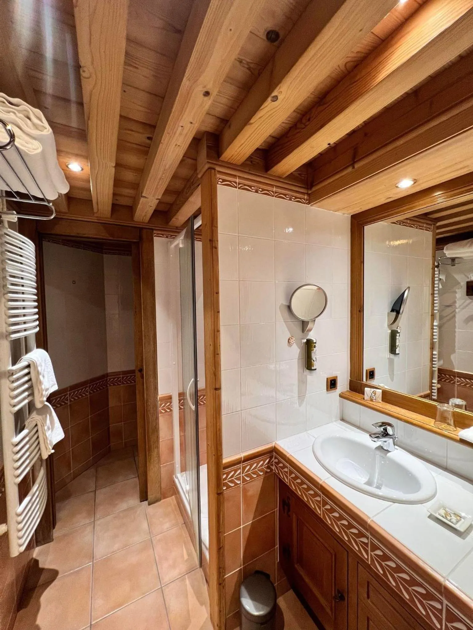 Shower in Hôtel-Restaurant Les Bas-Rupts, Singuliers Hôtel