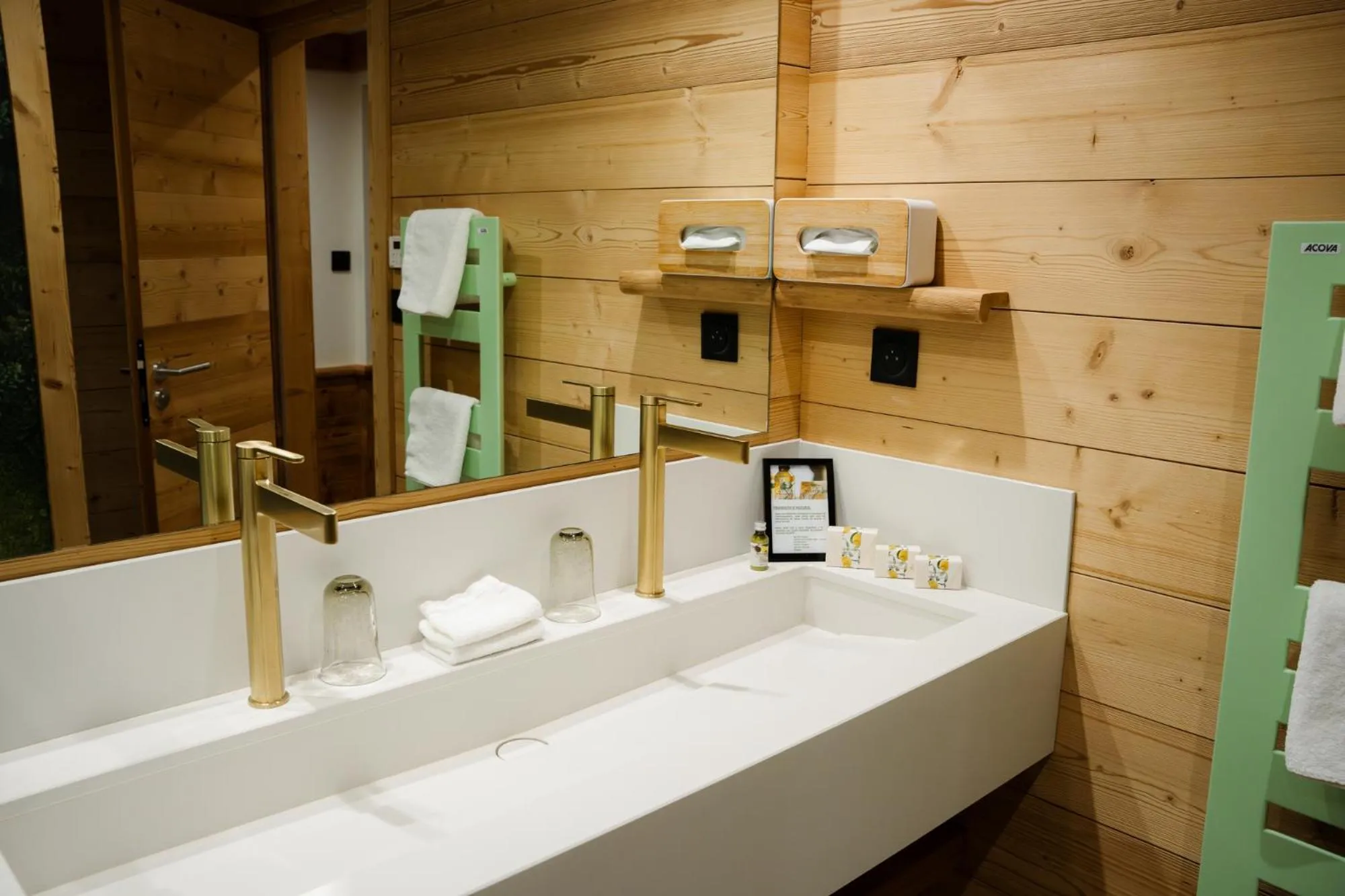 Bathroom in Hôtel-Restaurant Les Bas-Rupts, Singuliers Hôtel