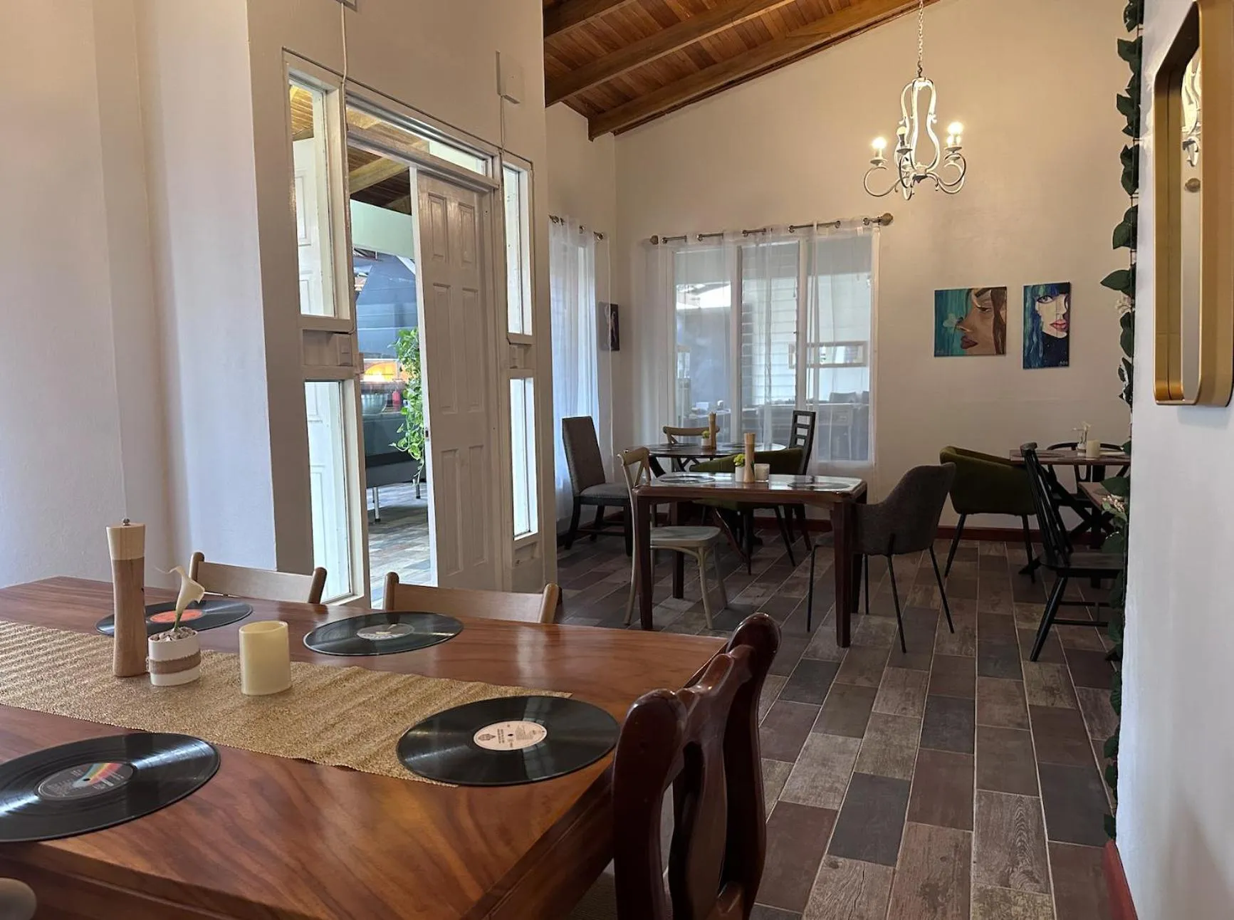 Restaurant/places to eat in Hotel Luisiana