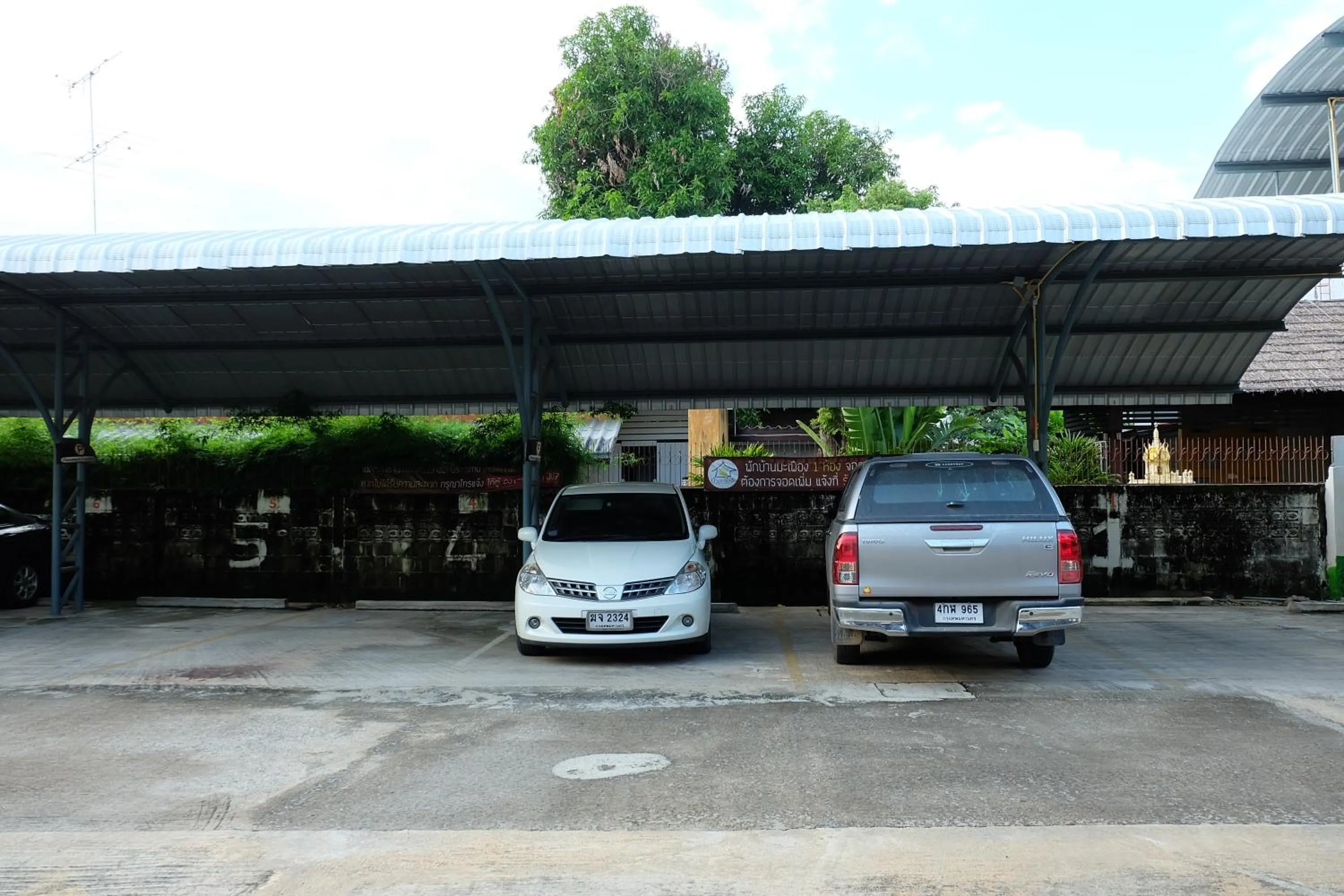 Parking in Baan Ma Feung GuestHouse