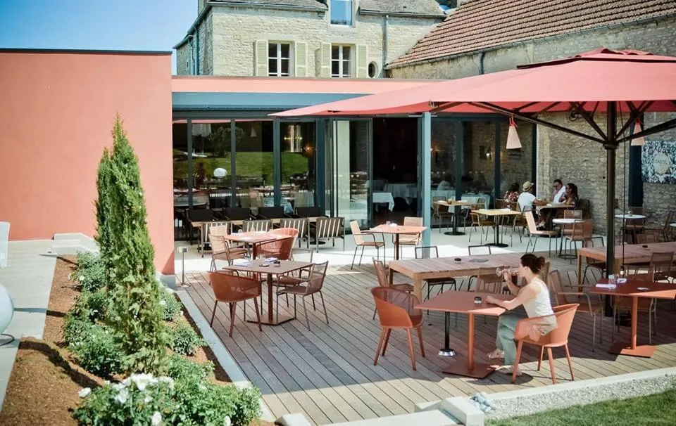 Patio in Castel de Très Girard - Hotel & Restaurant - Teritoria