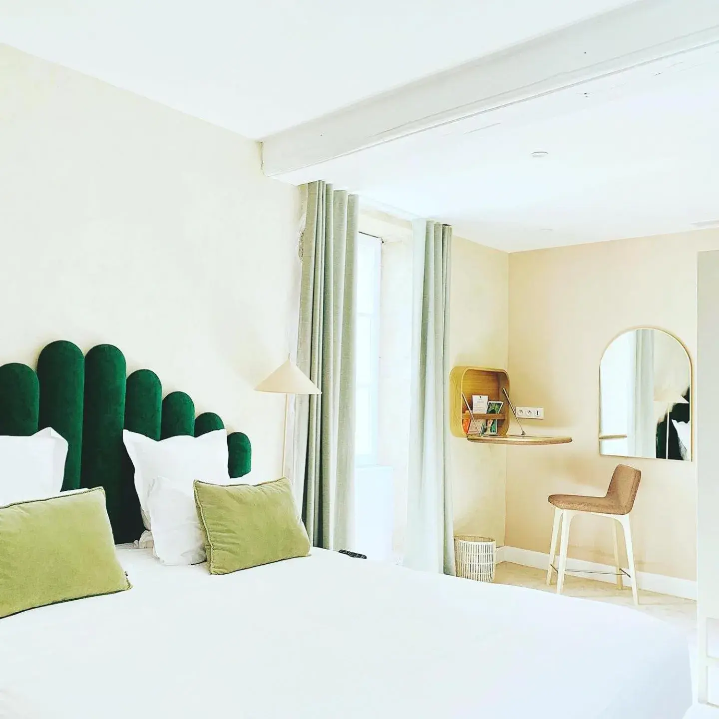 Superior Room in Castel de Très Girard - Hotel & Restaurant - Teritoria Superior Room in Castel de Très Girard - Hotel & Restaurant - Teritoria