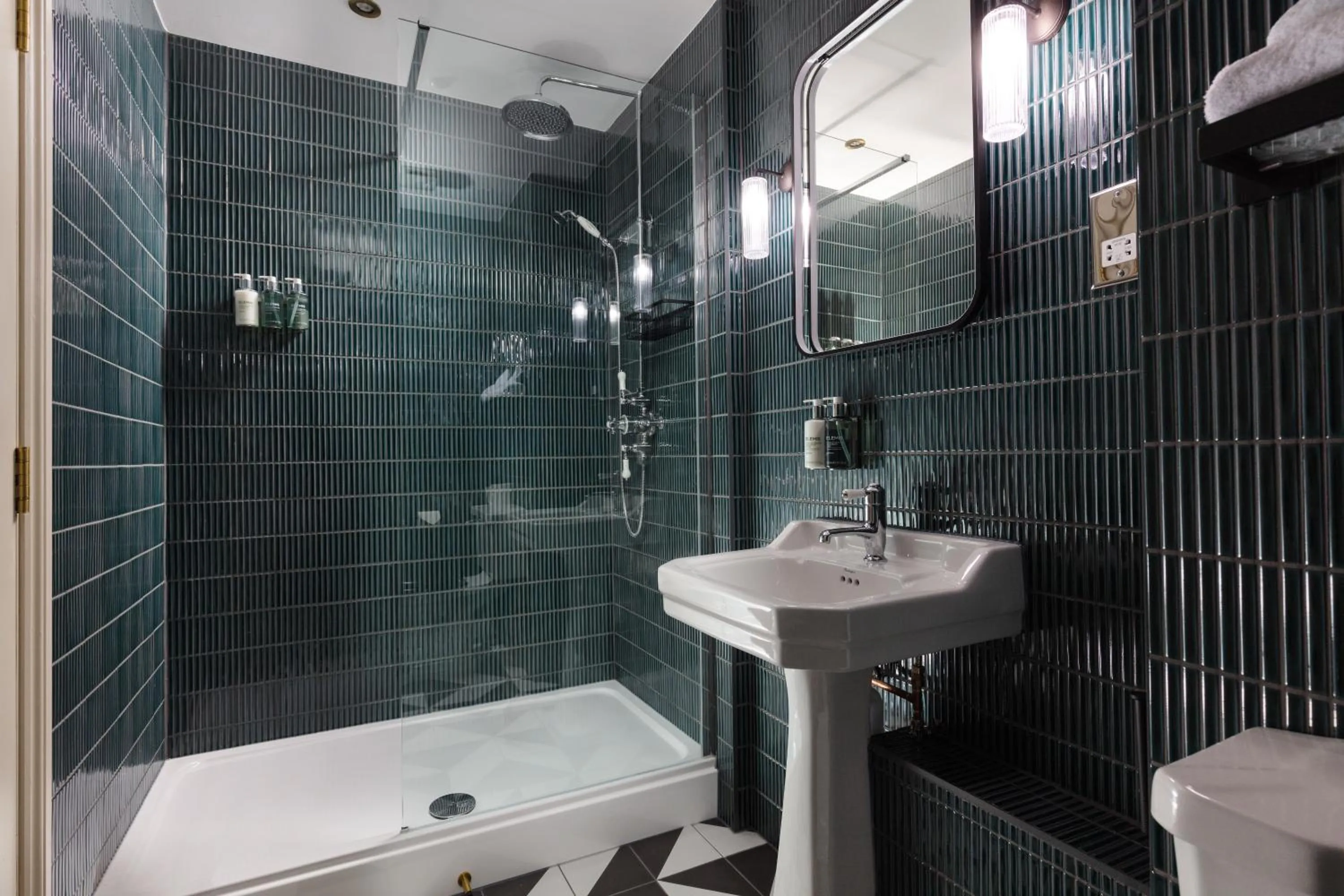 Shower in The Wellington Hotel