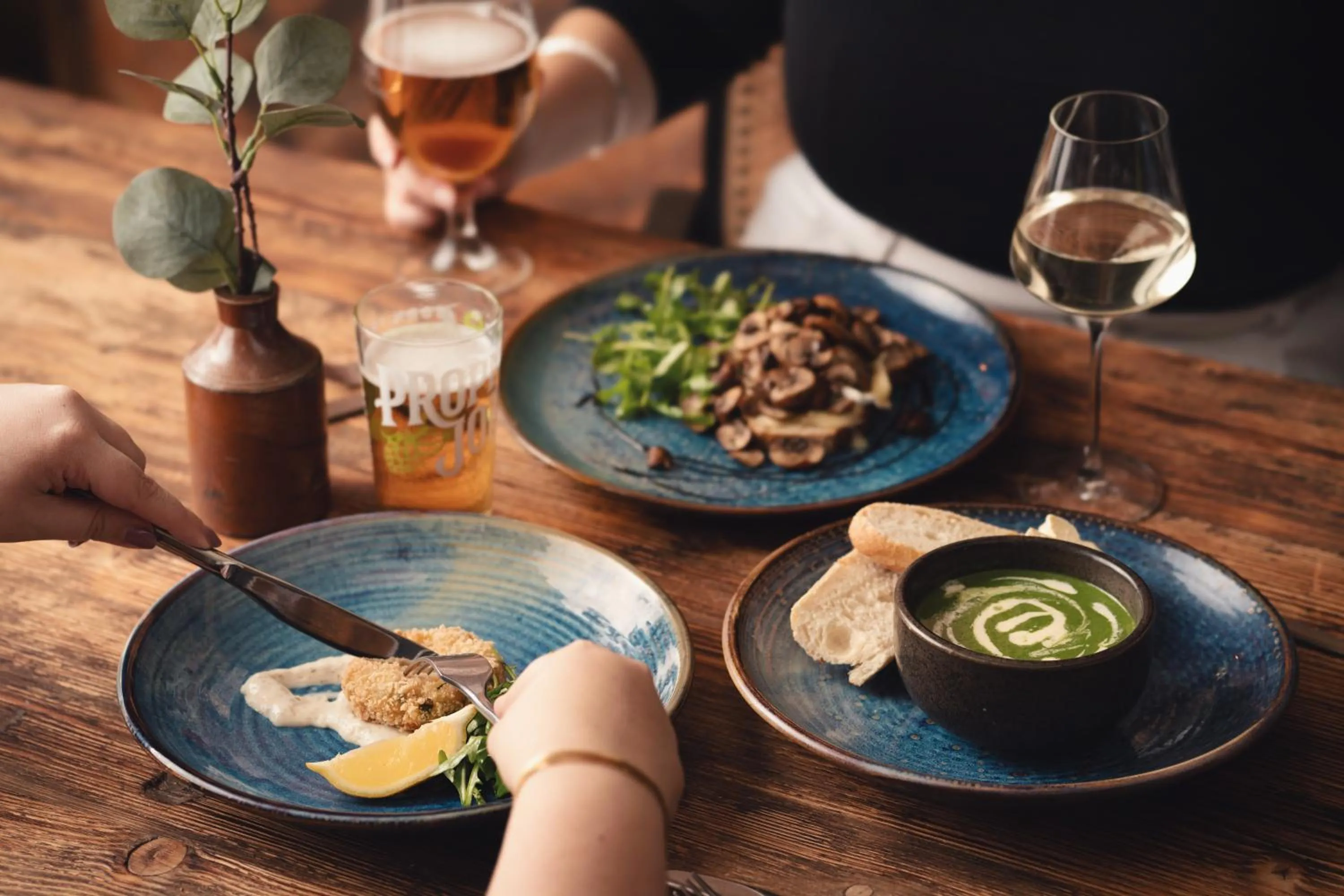 Food and drinks in The Wellington Hotel