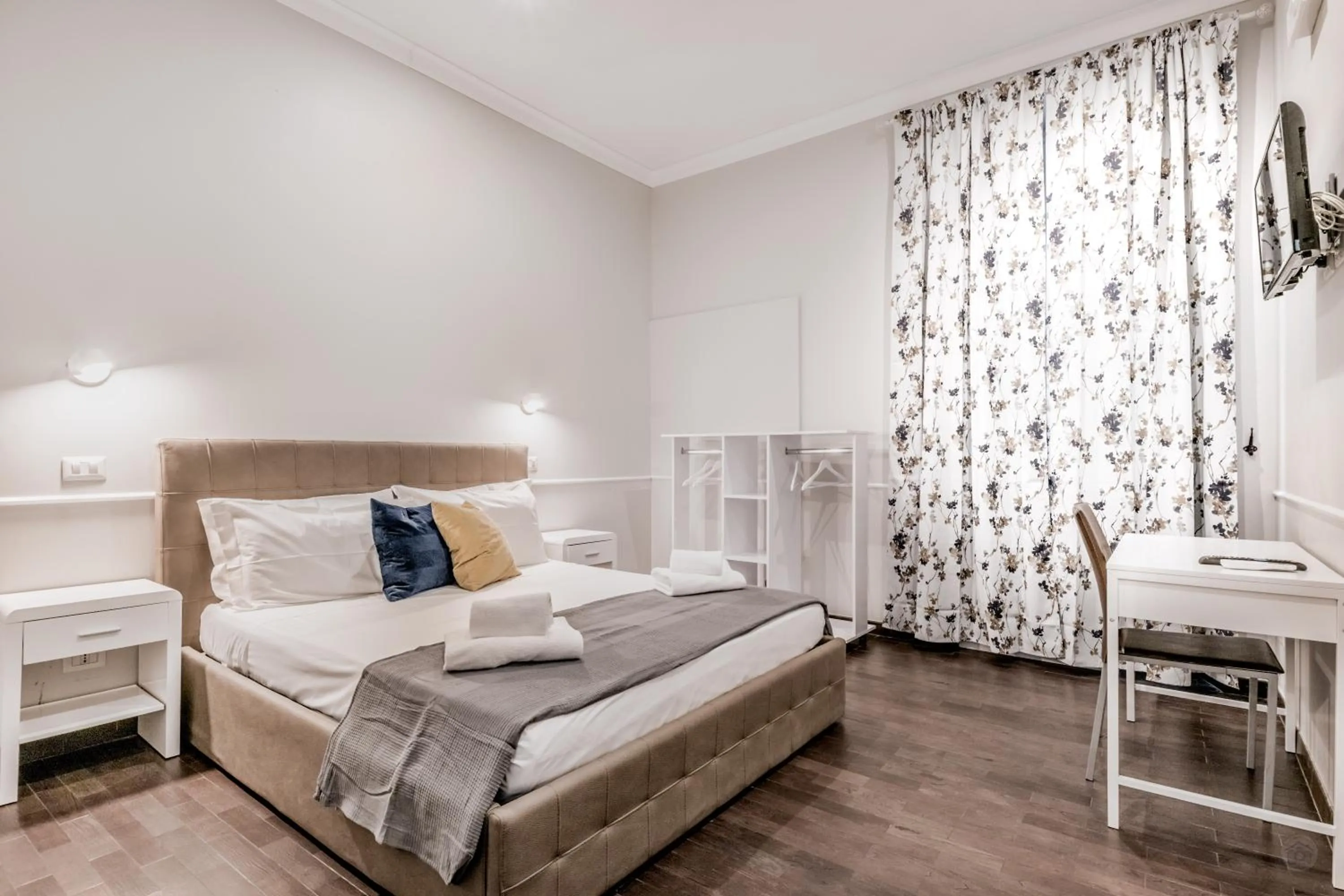 Photo of the whole room, Bed in Vatican City Guest House