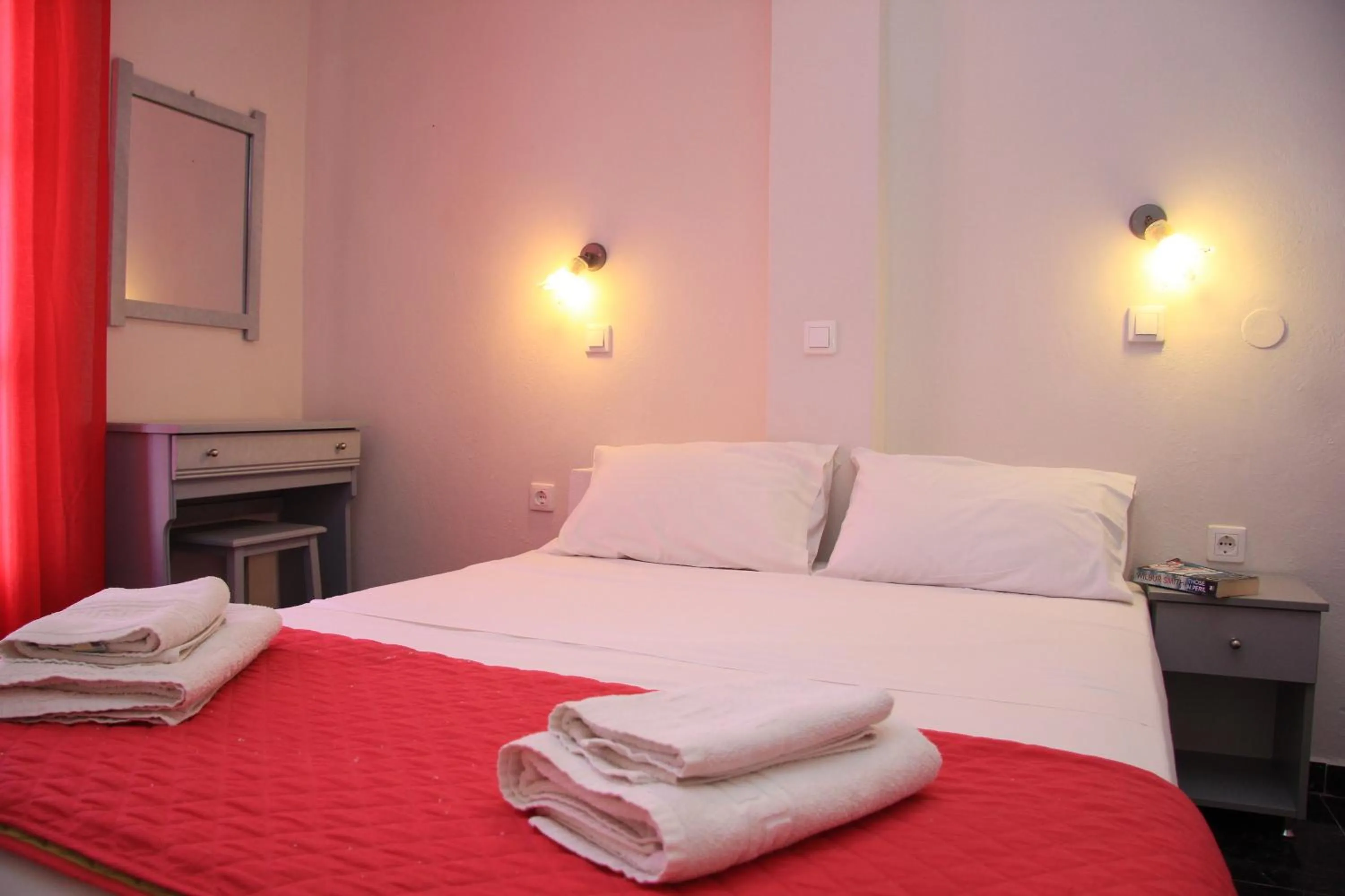 Bed in Unique Galini Oia - Adults Only