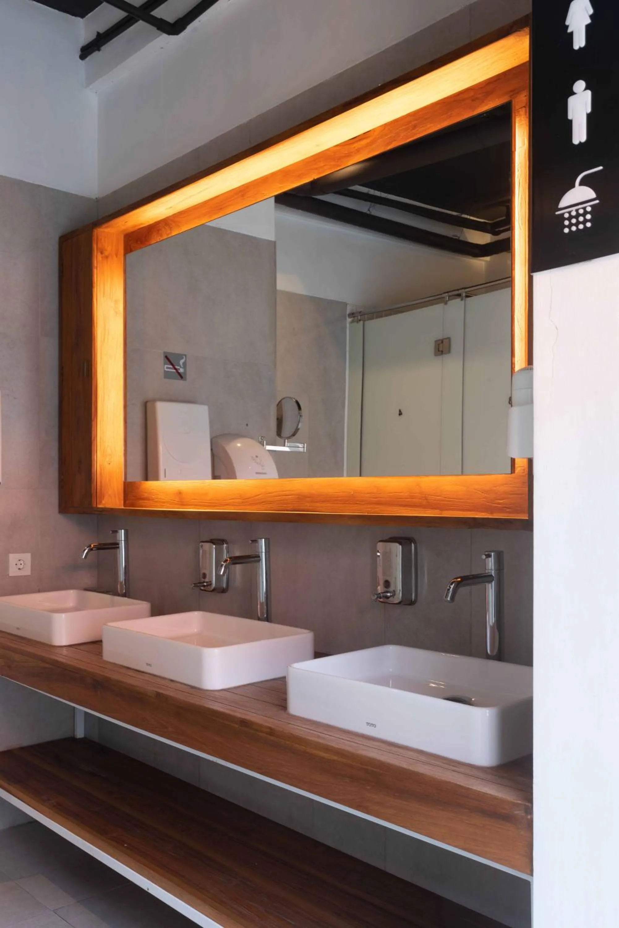 Bathroom in M Boutique Hostel Legian