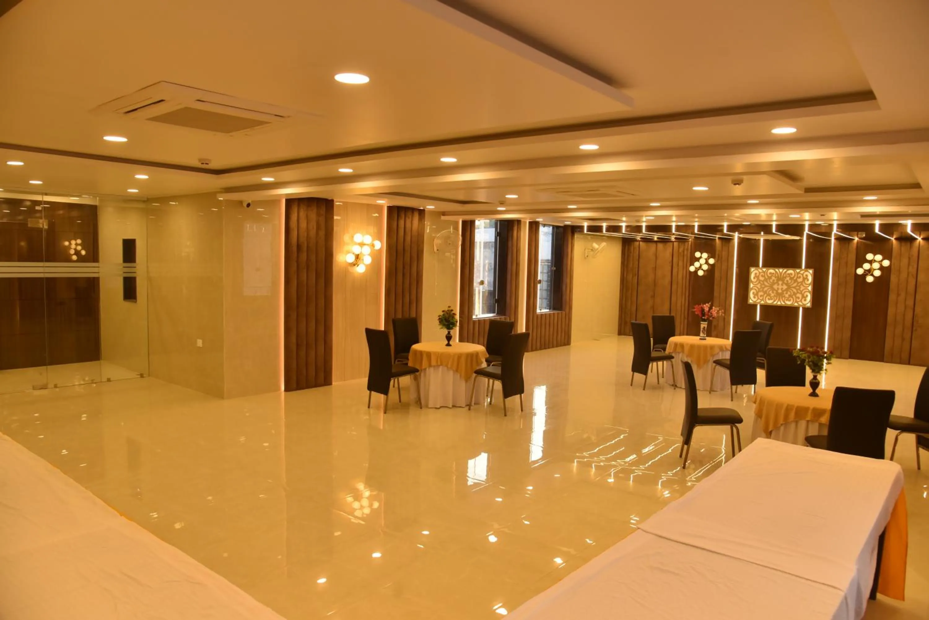 Restaurant/places to eat in Hotel Nexus l Hotels In Charbagh Lucknow