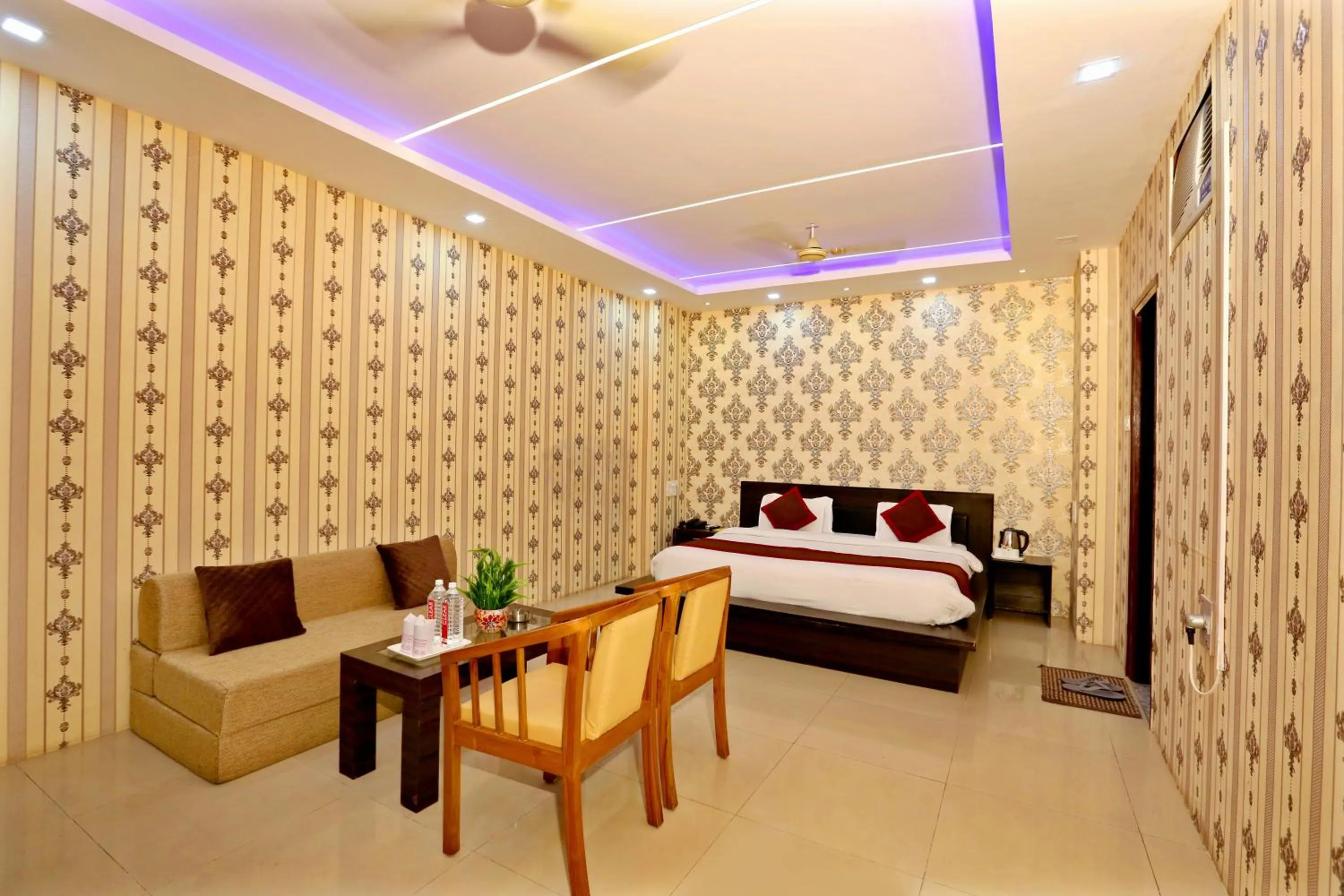 Photo of the whole room, Bed in Hotel Nexus l Hotels In Charbagh Lucknow