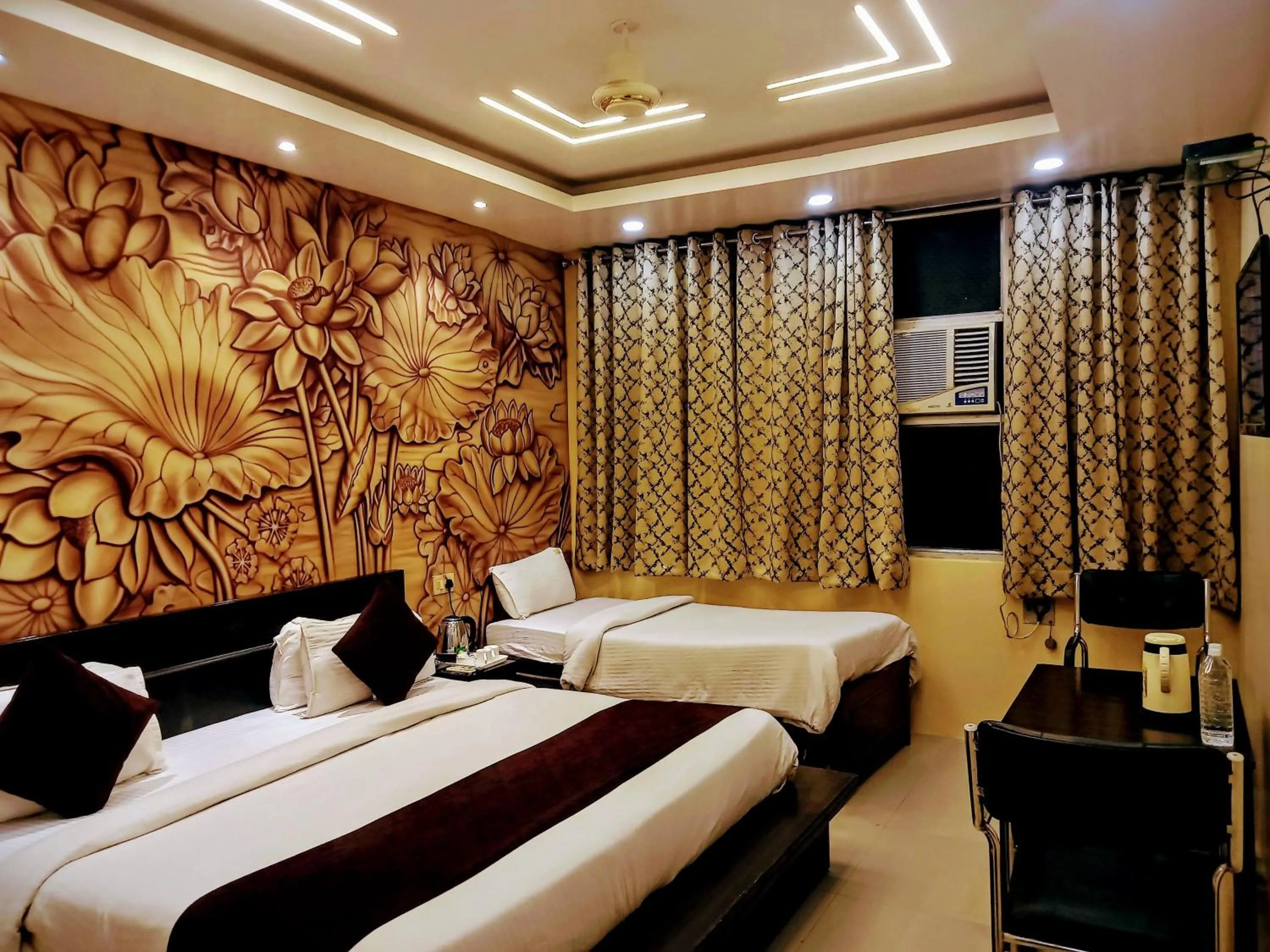 Restaurant/places to eat, Bed in Hotel Nexus l Hotels In Charbagh Lucknow