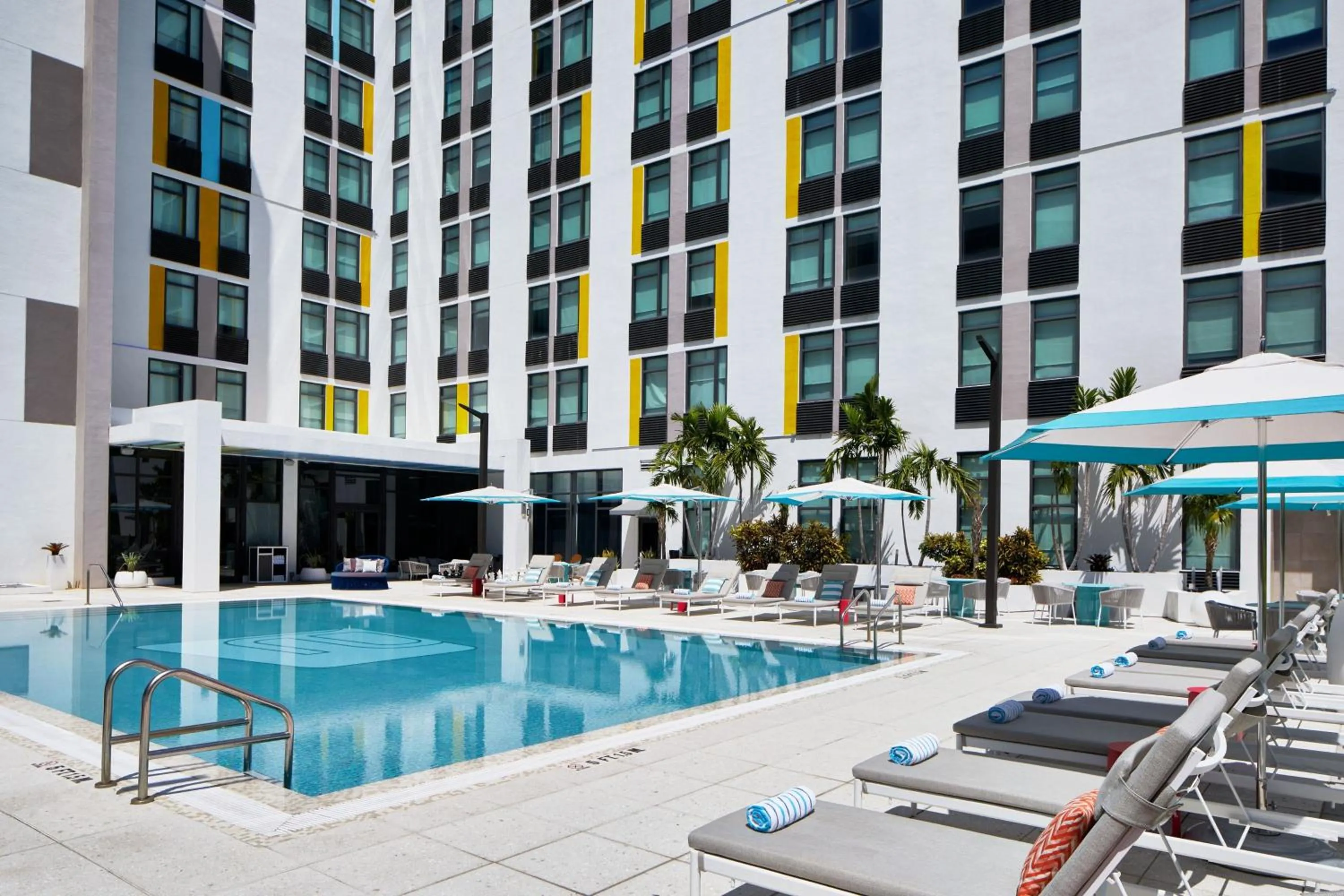 Swimming pool in Aloft Miami Aventura