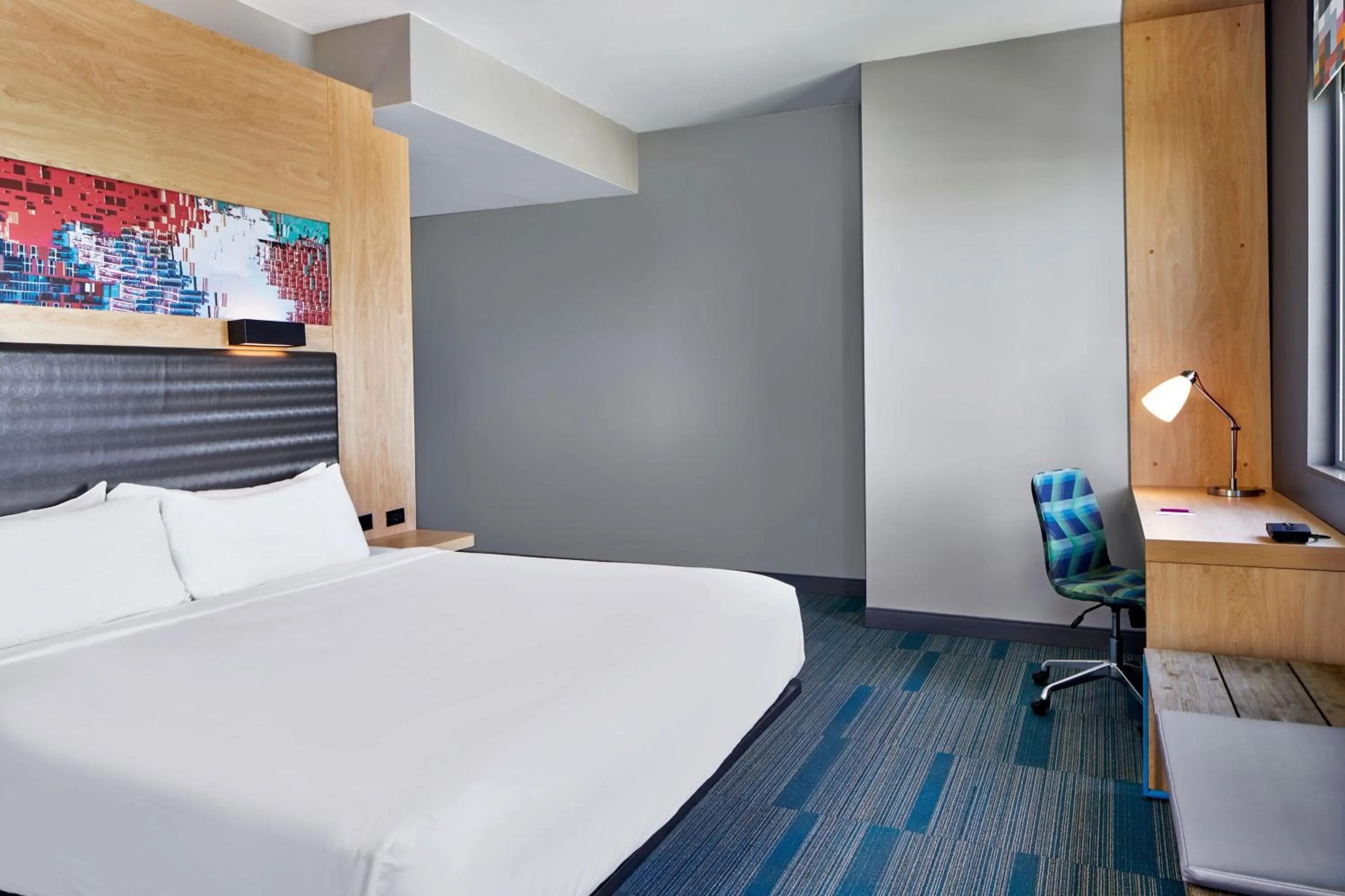 Photo of the whole room, Bed in Aloft Miami Aventura