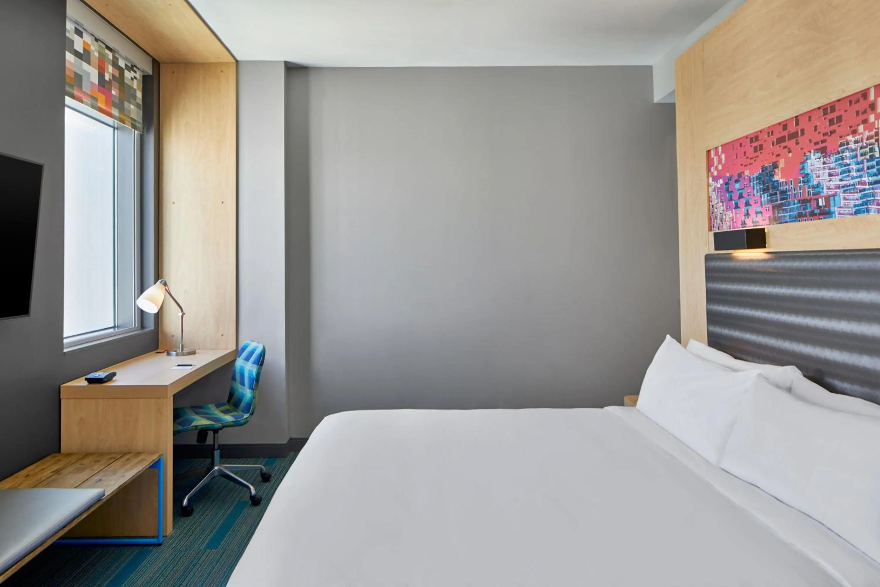 Photo of the whole room, Bed in Aloft Miami Aventura