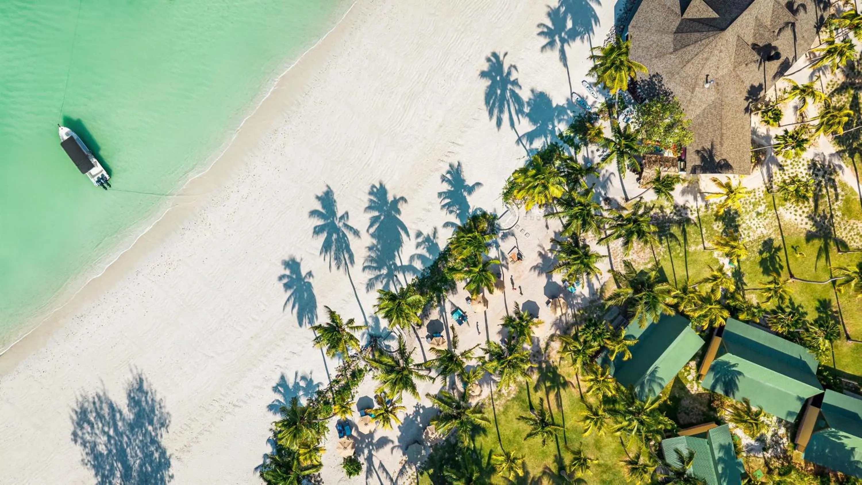 Property building in Paradise Sun Hotel Seychelles