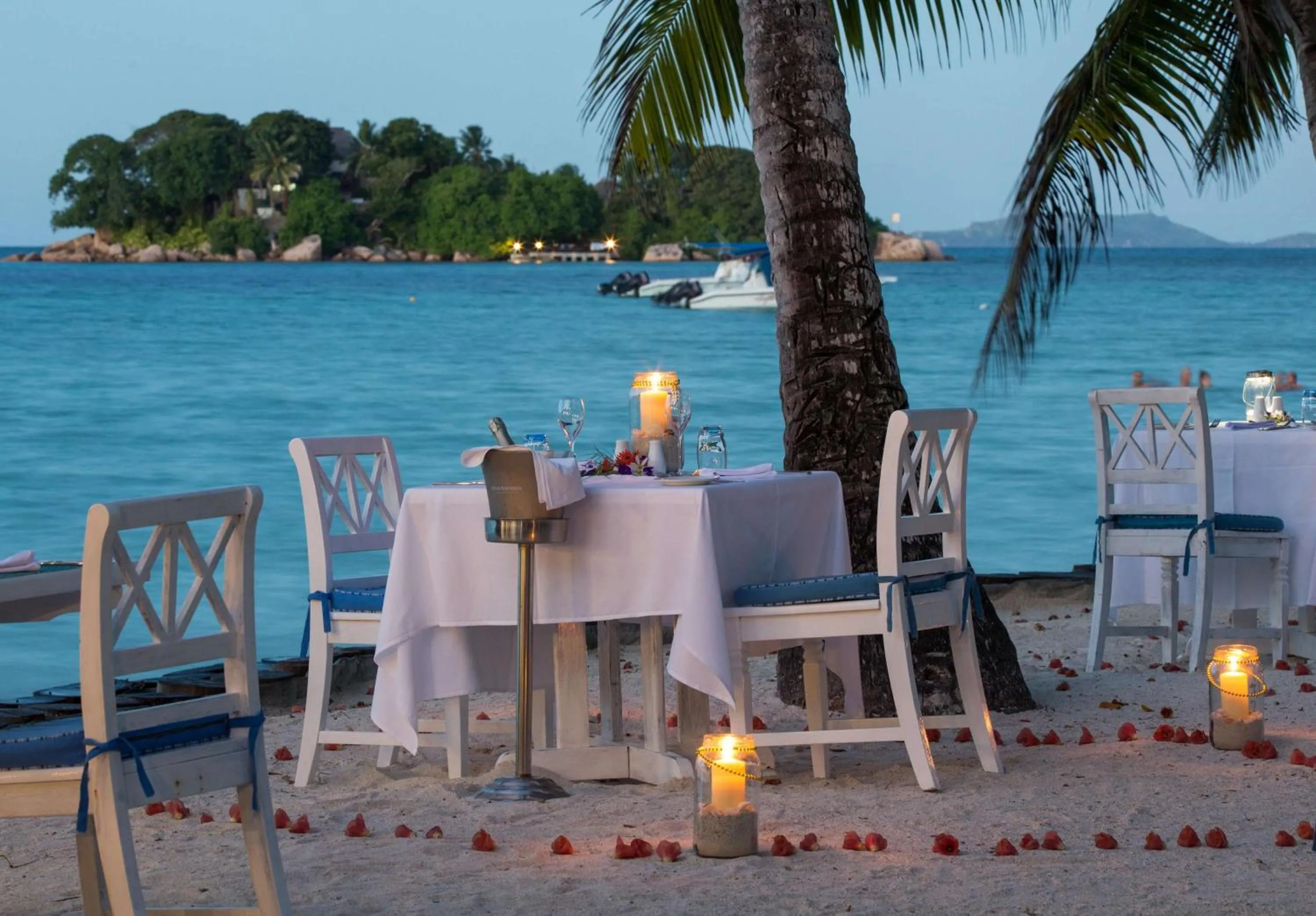 Restaurant/places to eat in Paradise Sun Hotel Seychelles