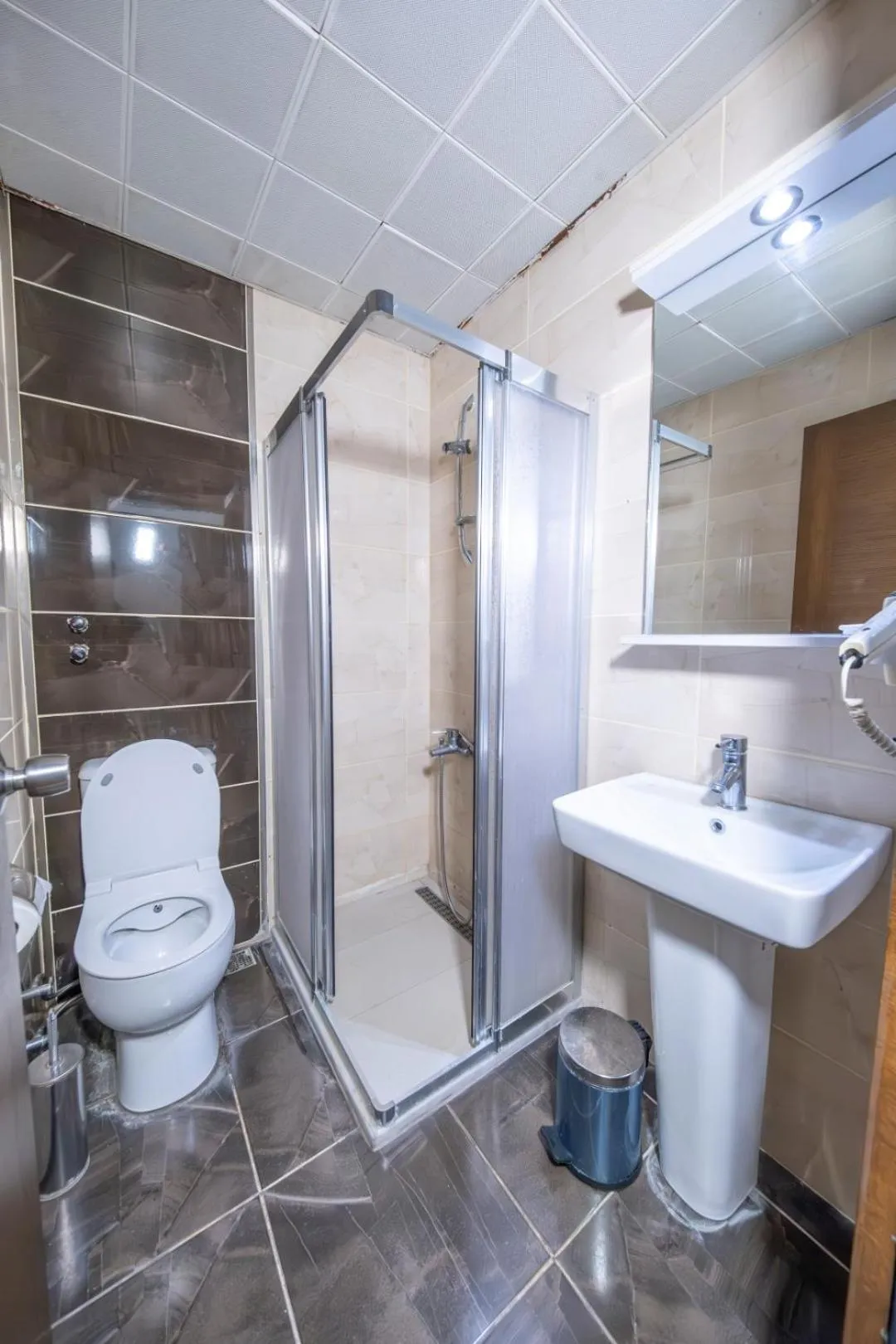 Shower in Marina Apart Hotel