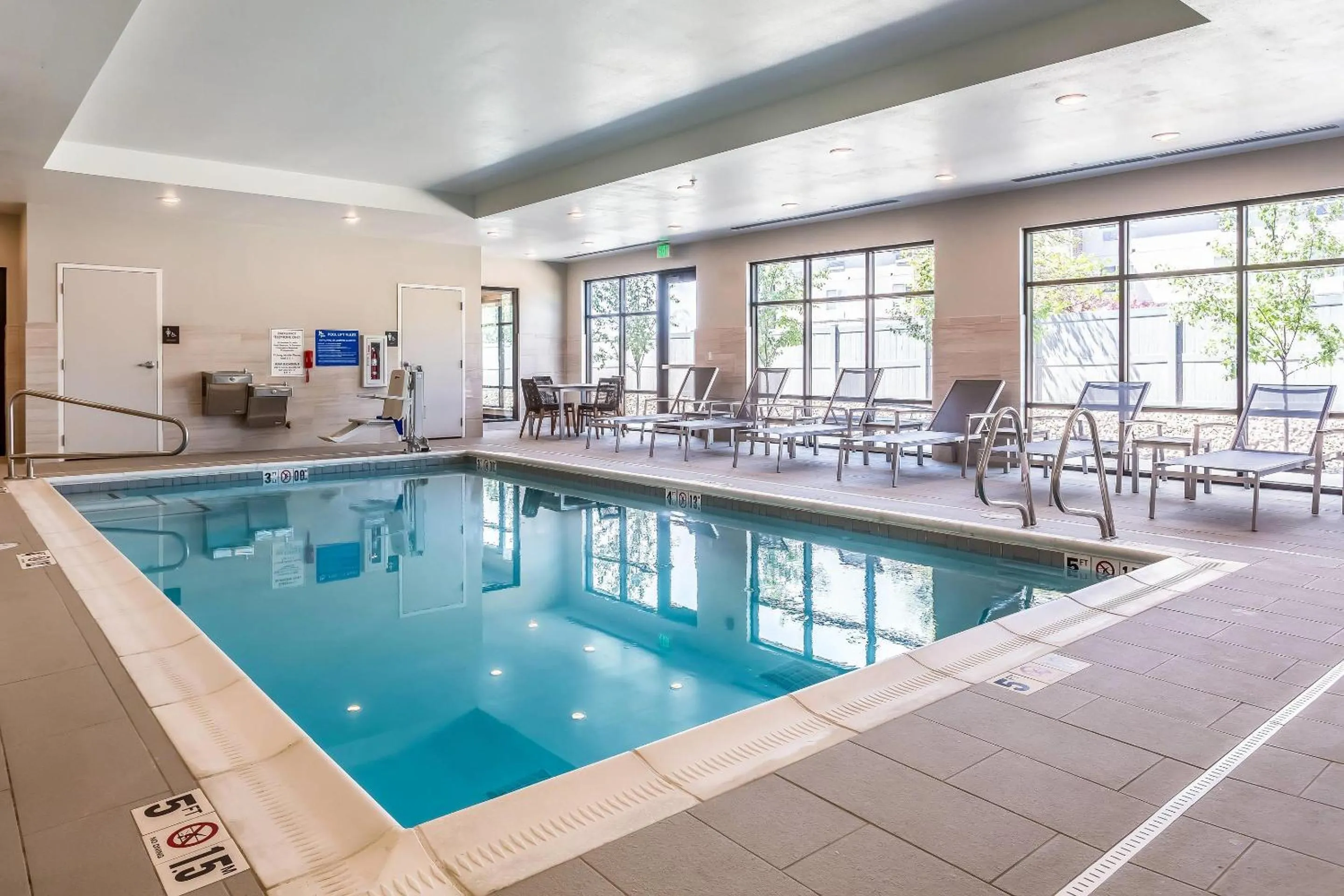 Swimming pool in Comfort Inn & Suites Salt Lake City Airport