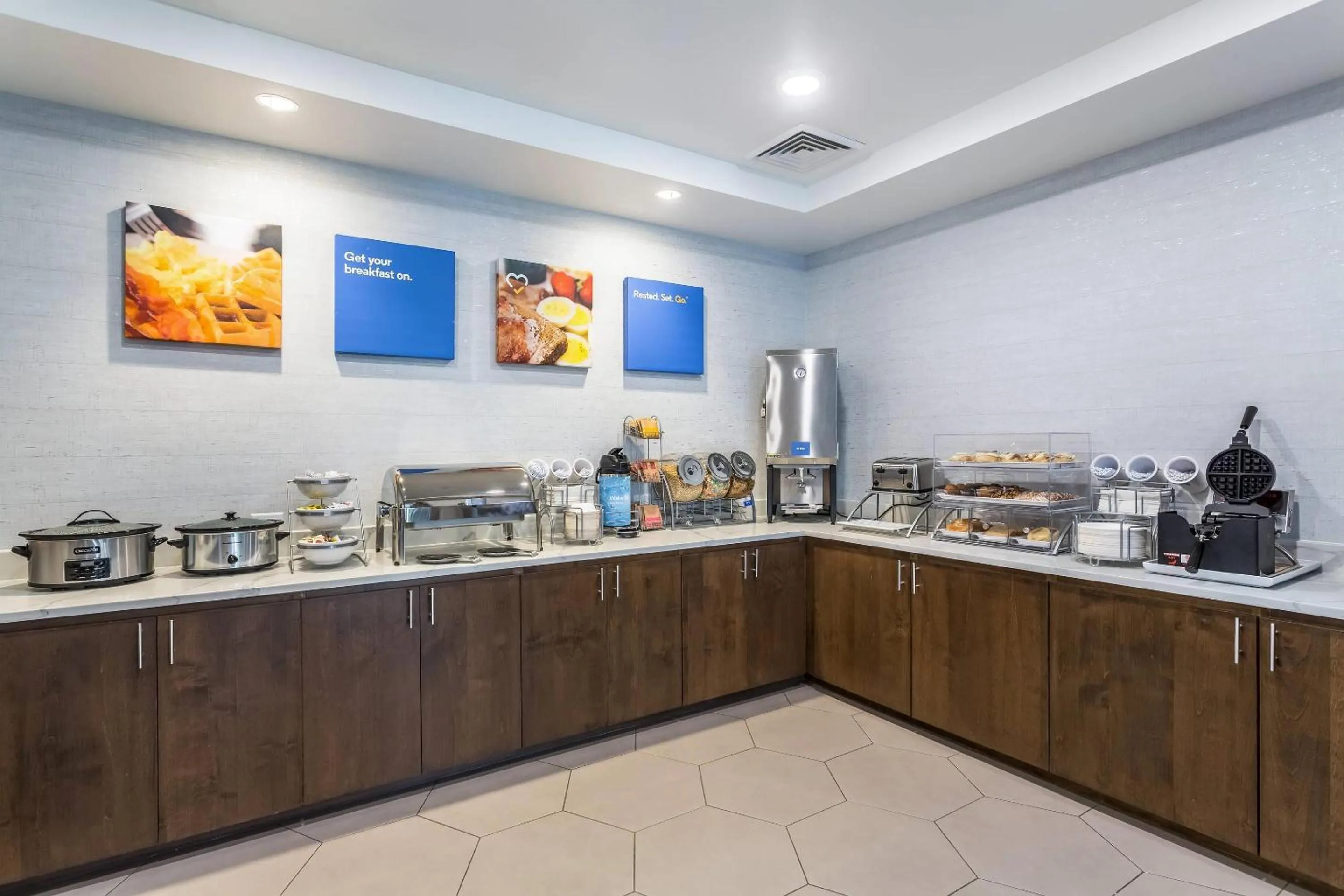 Breakfast in Comfort Inn & Suites Salt Lake City Airport