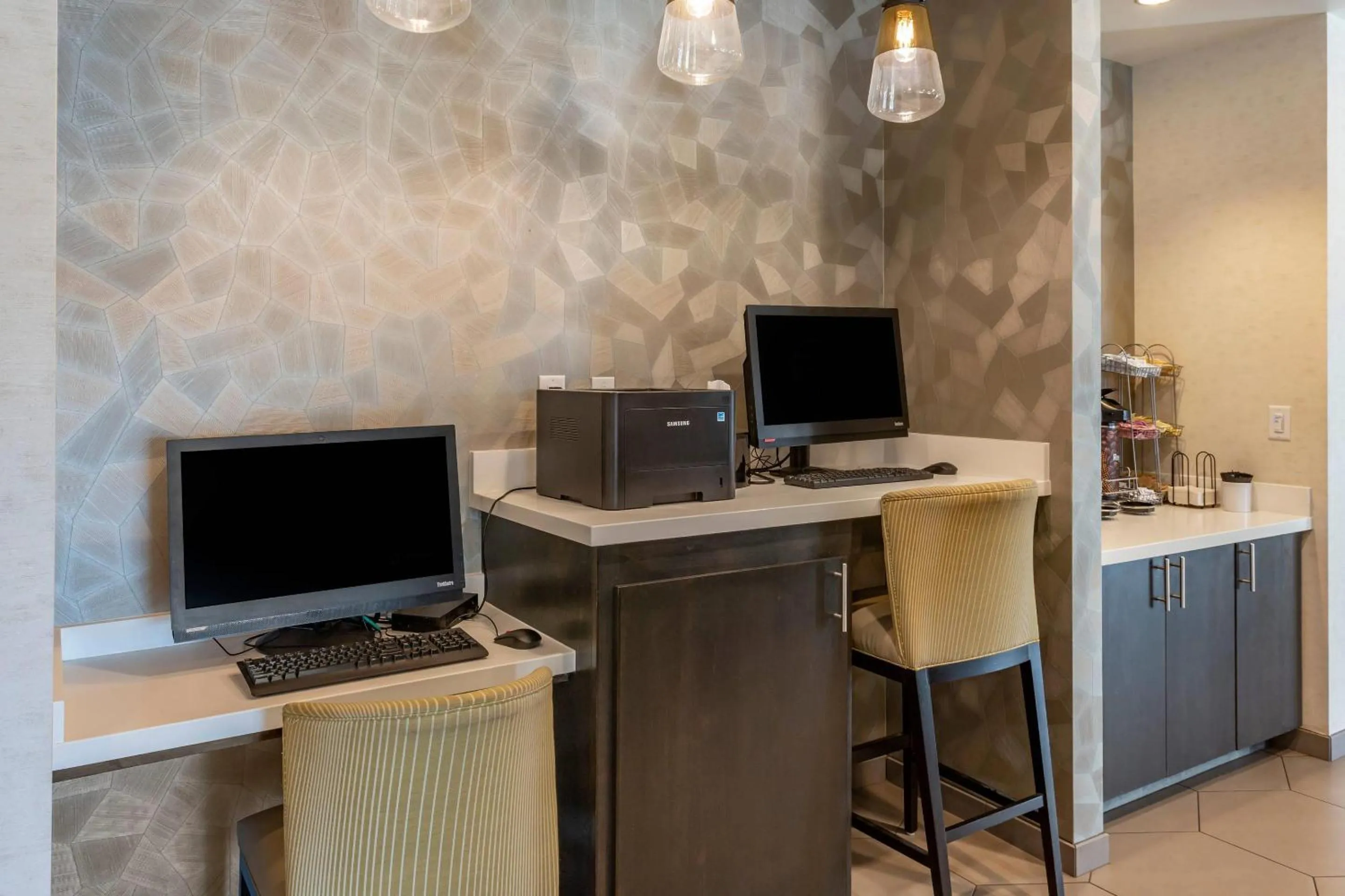 Business facilities in Comfort Inn & Suites Salt Lake City Airport