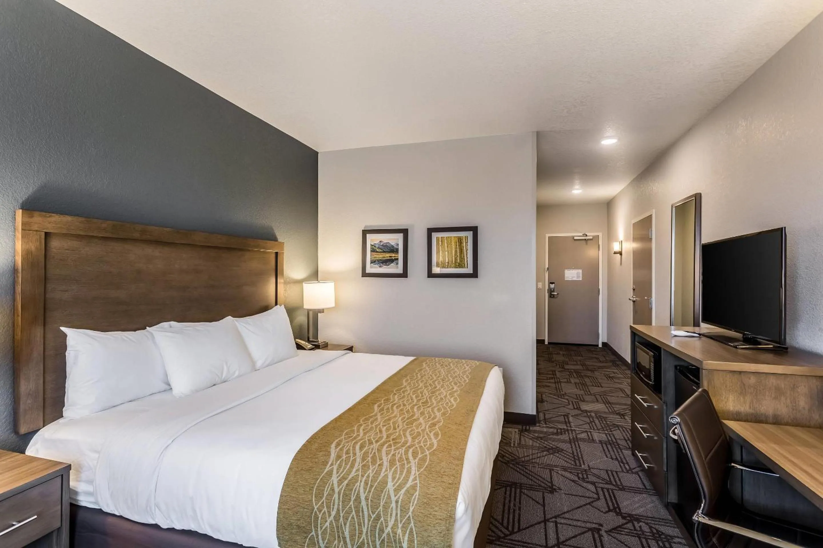 Bedroom, Bed in Comfort Inn & Suites Salt Lake City Airport