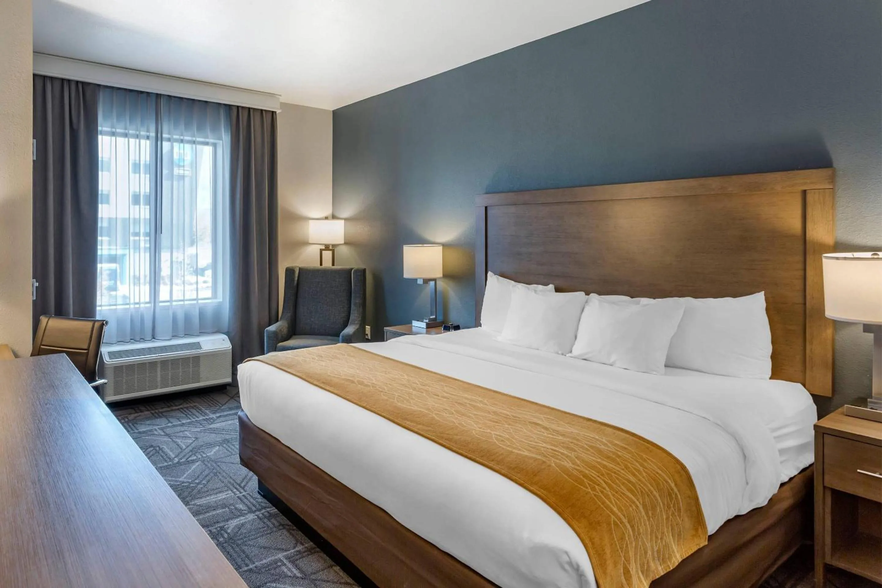 Bedroom, Bed in Comfort Inn & Suites Salt Lake City Airport