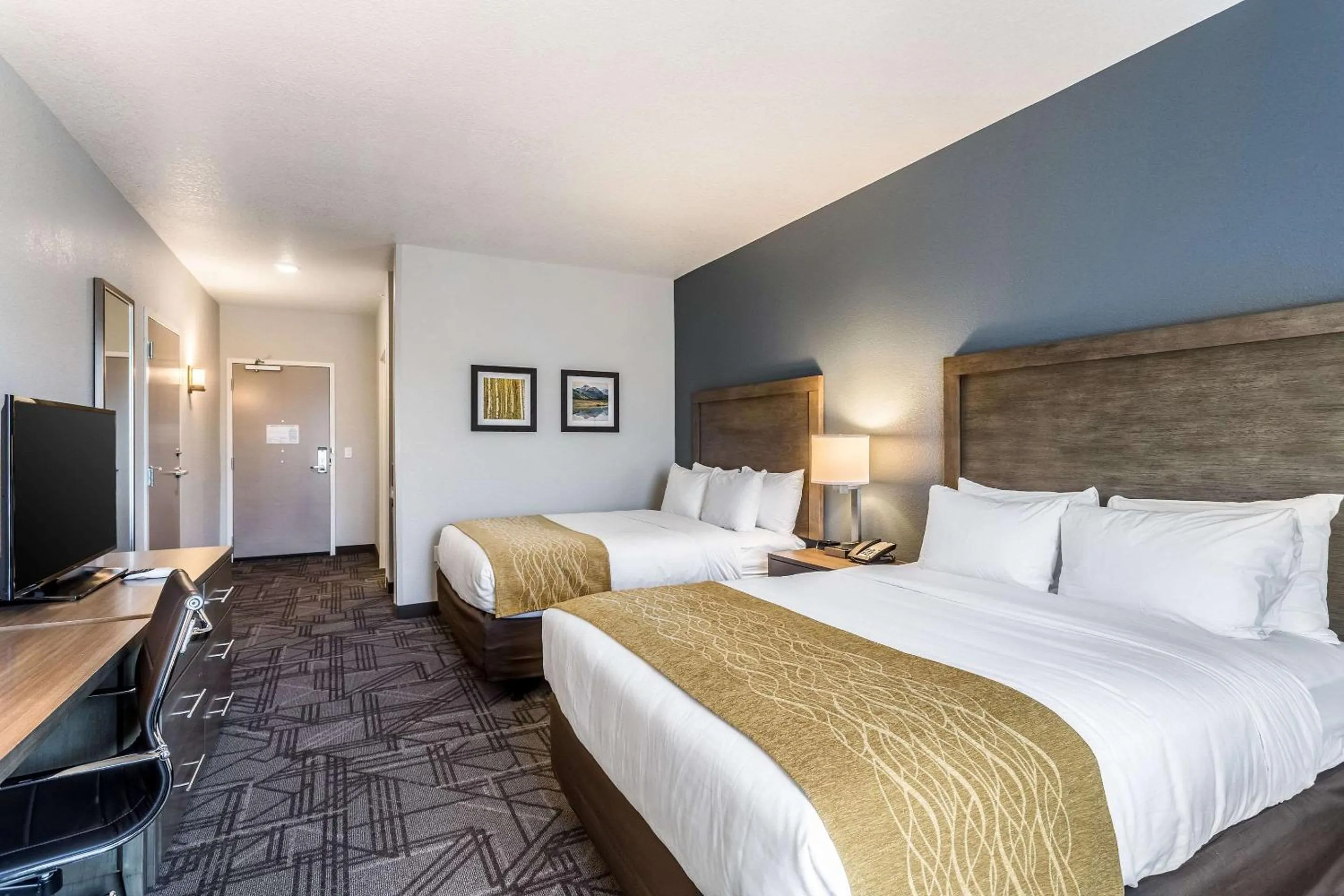 Photo of the whole room, Bed in Comfort Inn & Suites Salt Lake City Airport