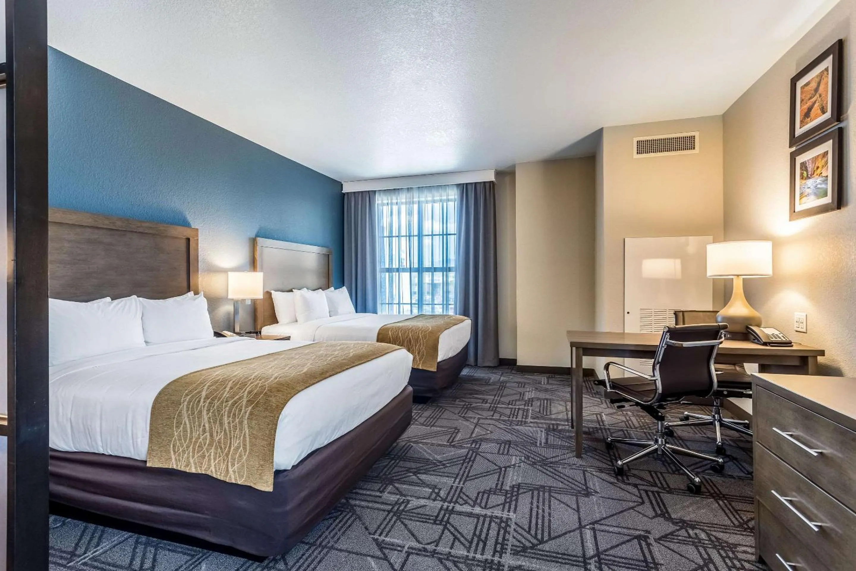 Bedroom, Bed in Comfort Inn & Suites Salt Lake City Airport
