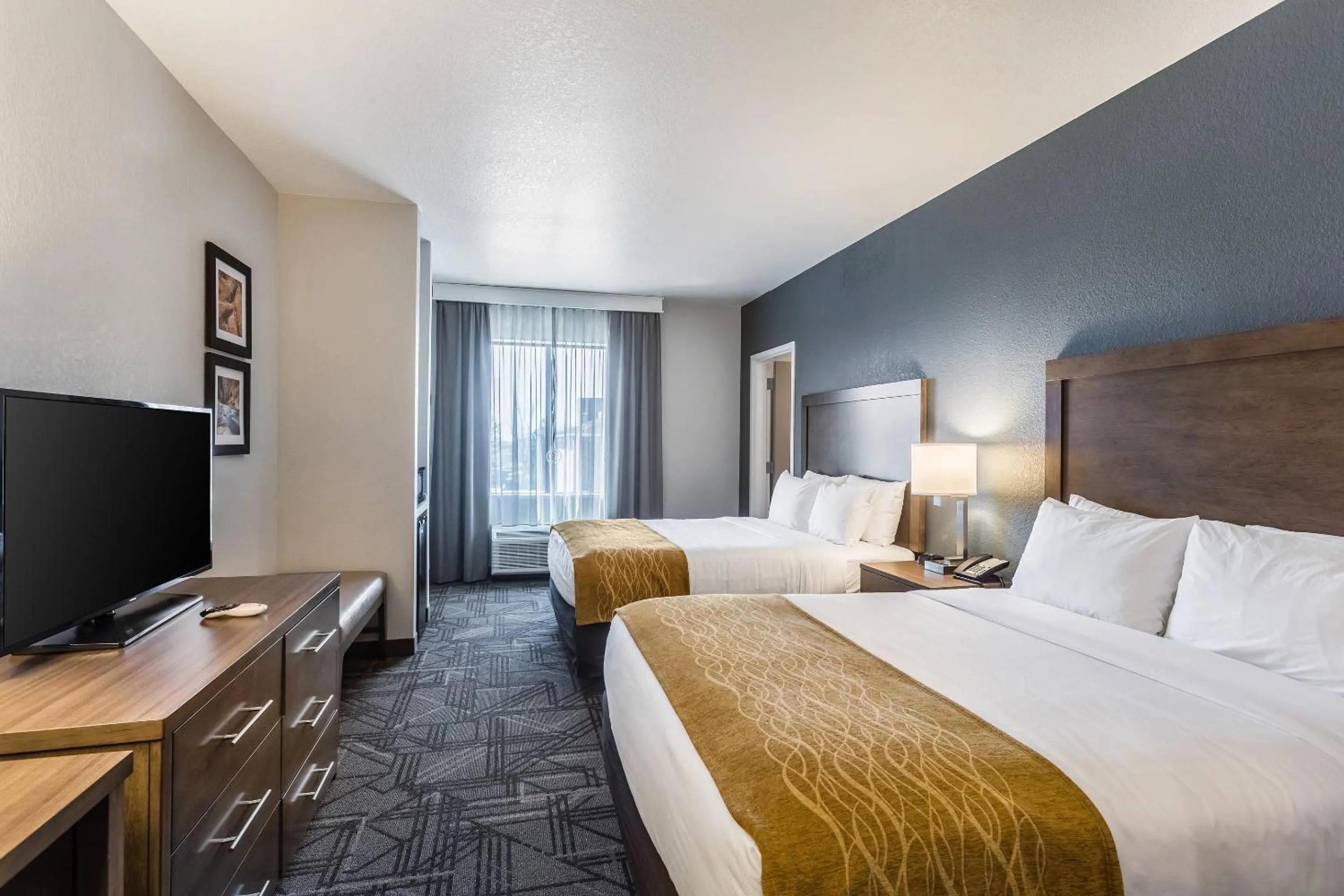 Bedroom, Bed in Comfort Inn & Suites Salt Lake City Airport