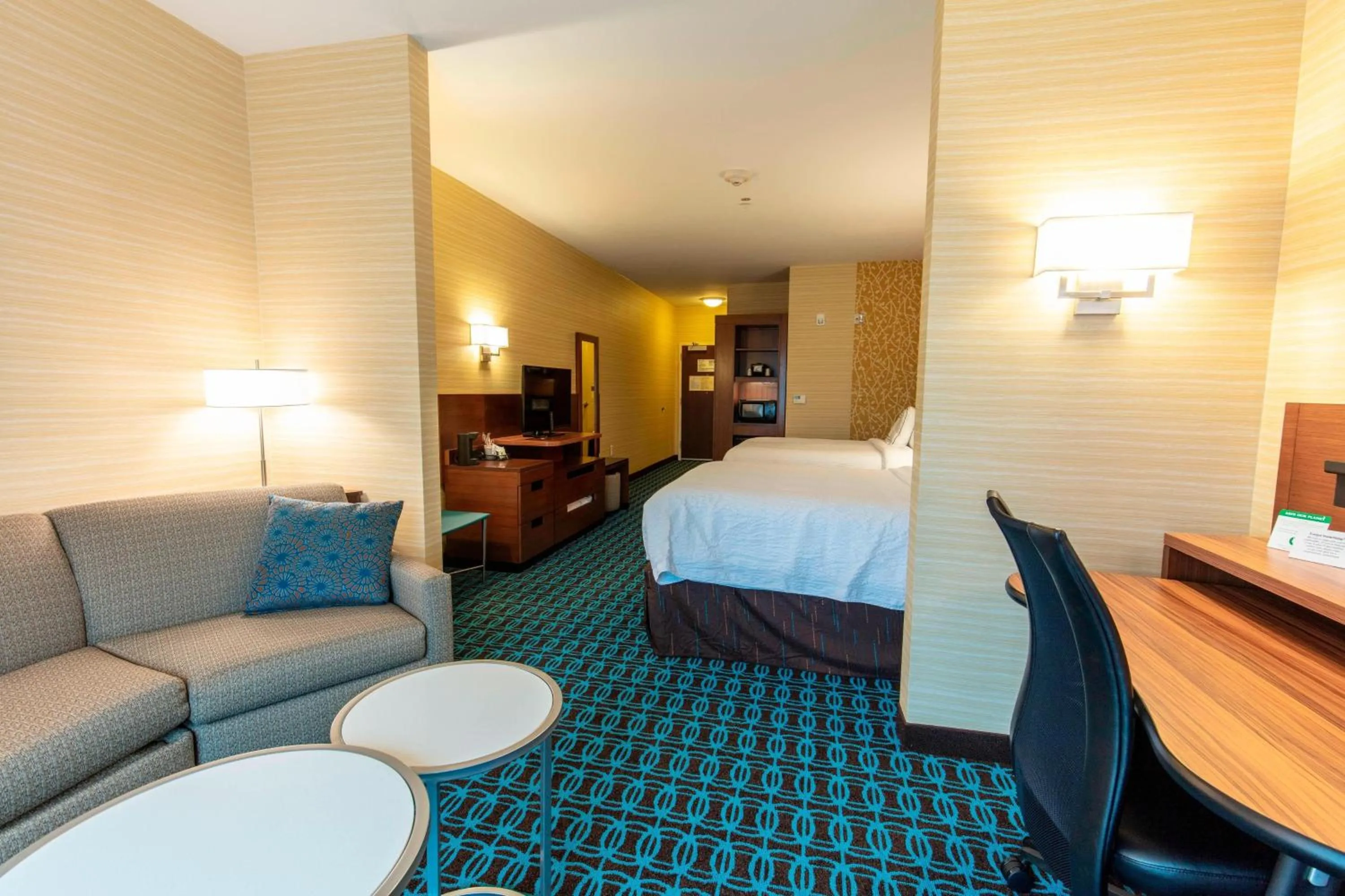 Photo of the whole room, Bed in Fairfield Inn & Suites by Marriott Atlanta Woodstock