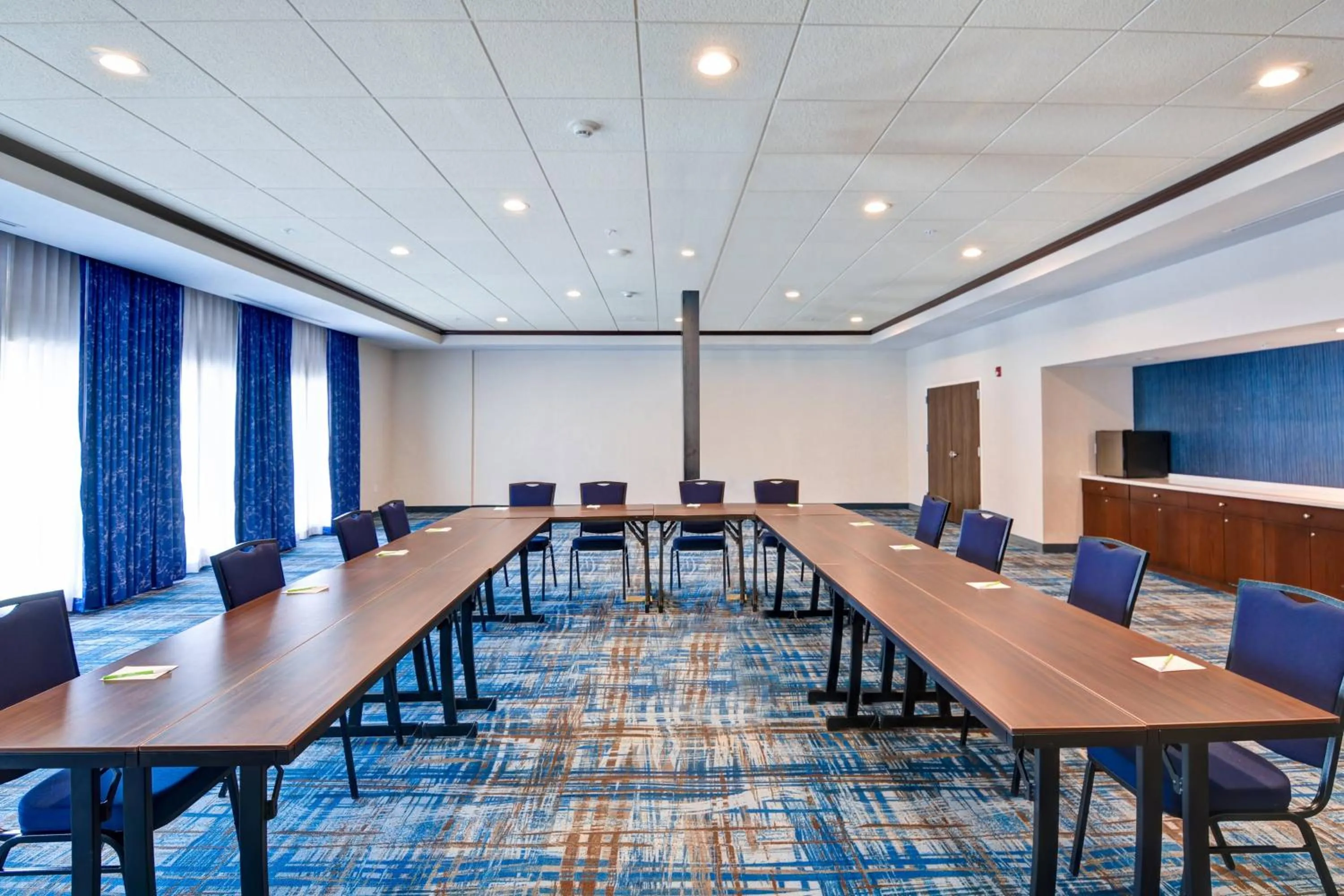 Meeting/conference room in Courtyard by Marriott Long Island Islip/Courthouse Complex