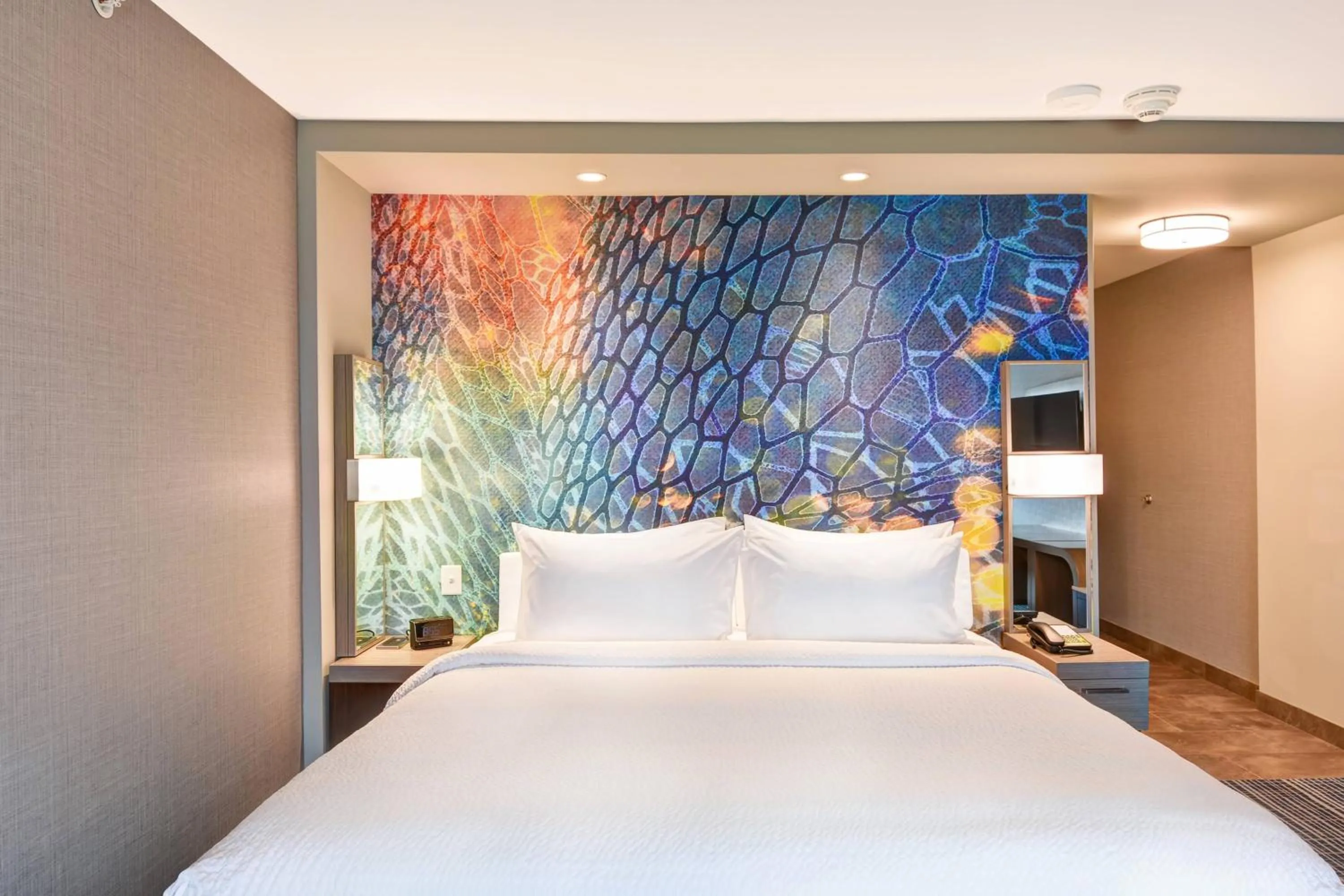 Photo of the whole room, Bed in Courtyard by Marriott Long Island Islip/Courthouse Complex