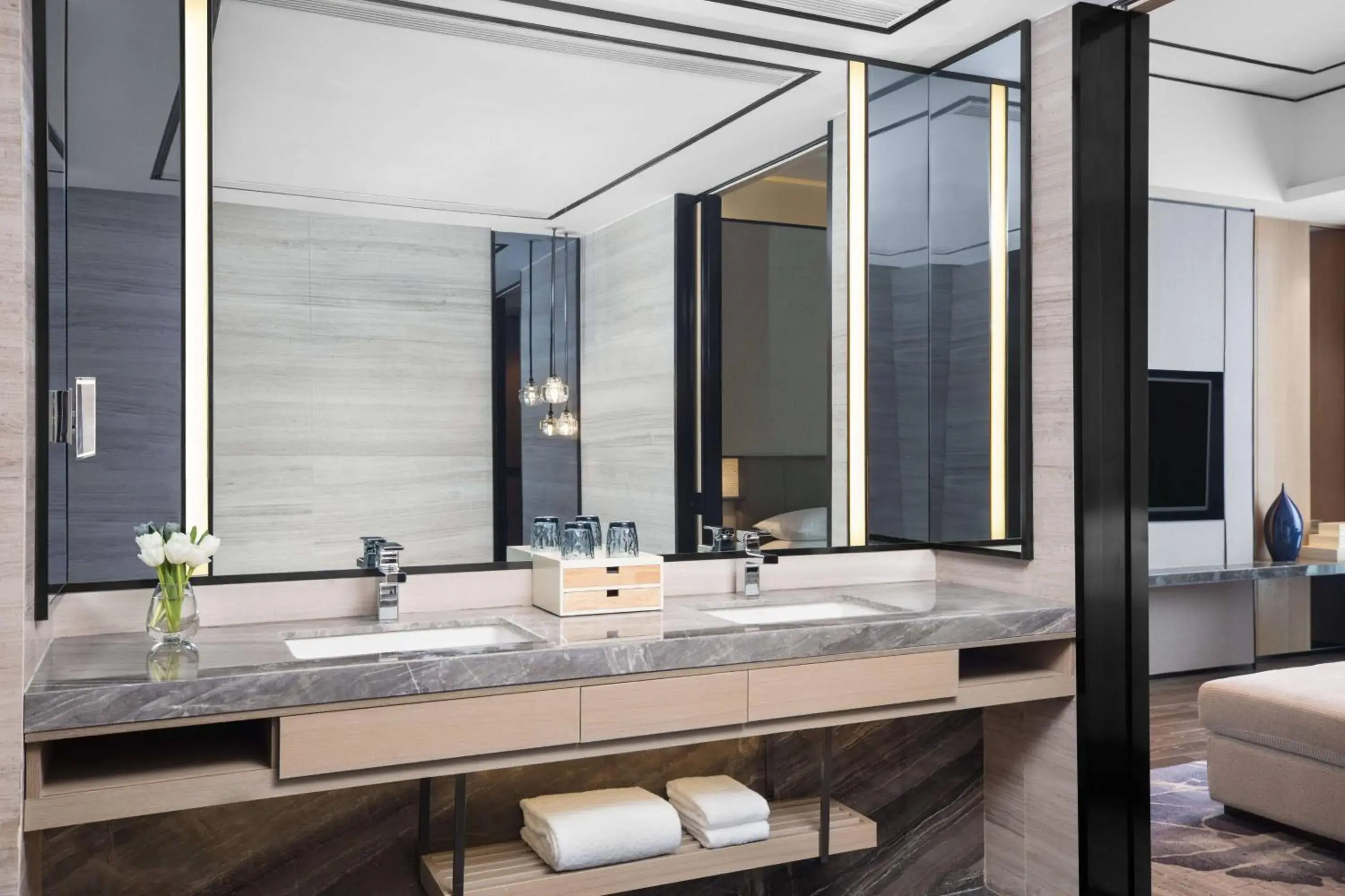 Apartment with King Bed and Lake View - Club Lounge Access in Marriott Nanjing South Hotel Apartment with King Bed and Lake View - Club Lounge Access in Marriott Nanjing South Hotel