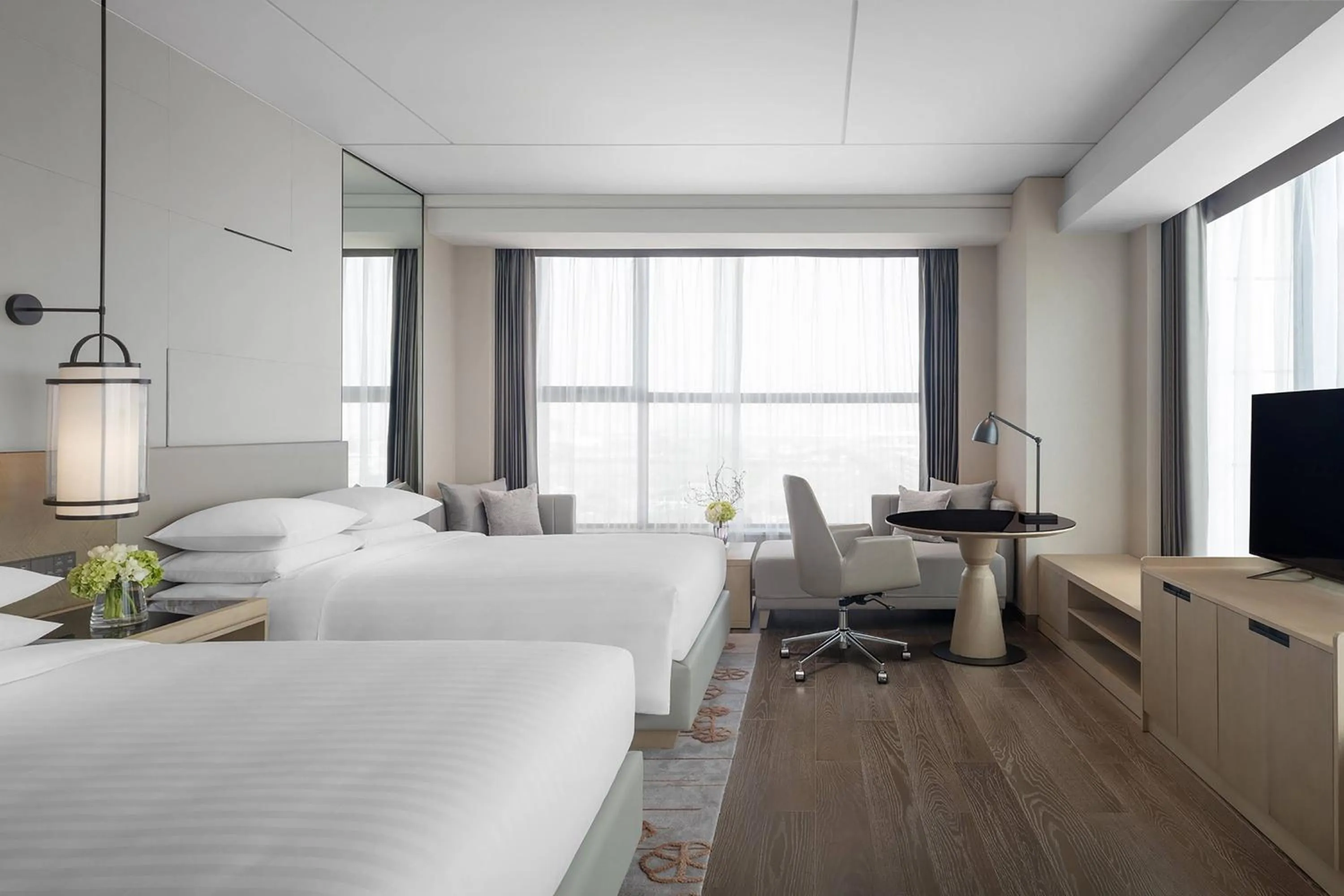 Photo of the whole room, Bed in Shanghai Marriott Hotel Kangqiao