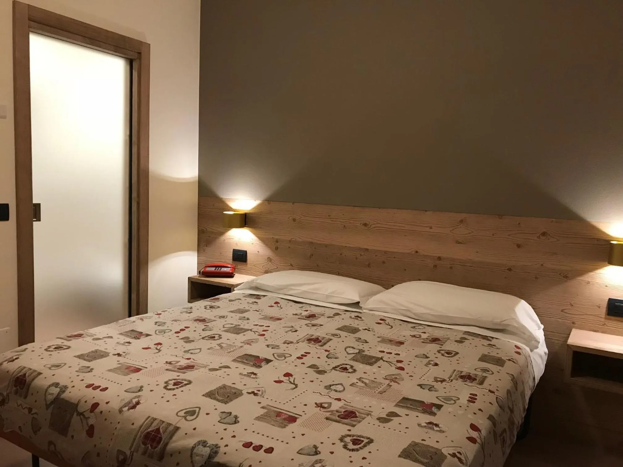 Bed in Hotel Piccolo Mondo