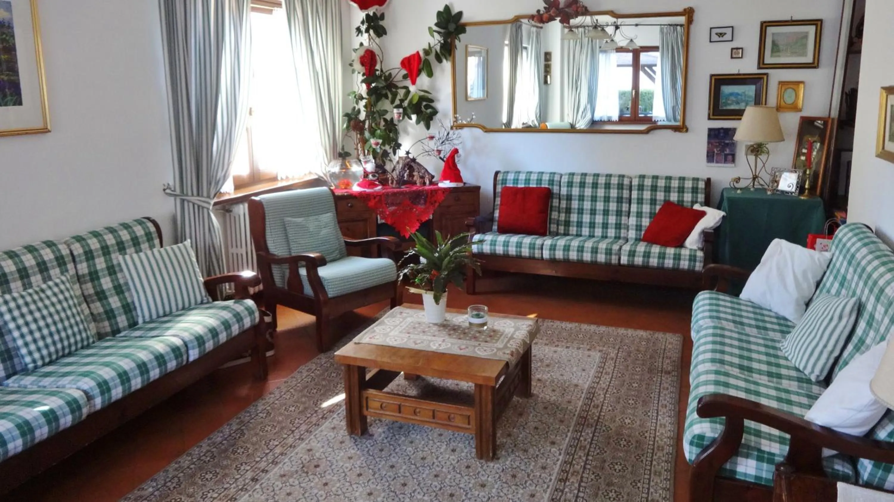 Communal lounge/ TV room in Hotel Piccolo Mondo