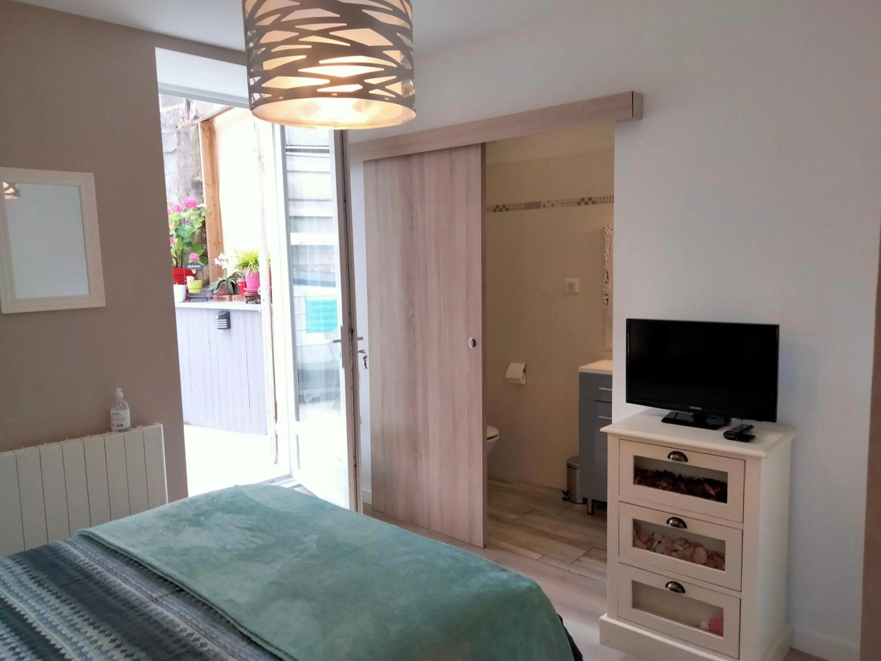 Bedroom, Bed in Les Chambres Hautes d'Anastasia