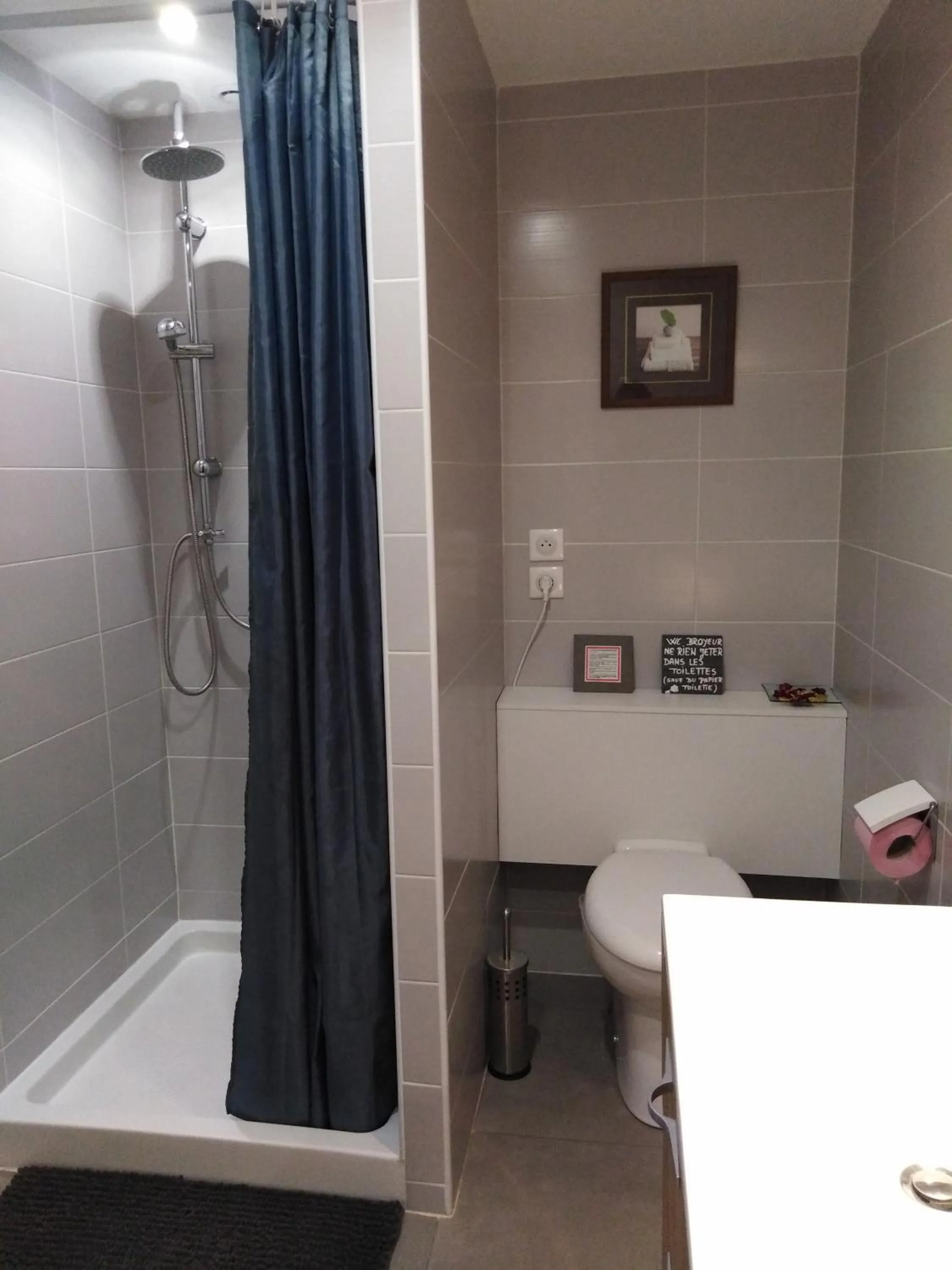 Bathroom in Les Chambres Hautes d'Anastasia