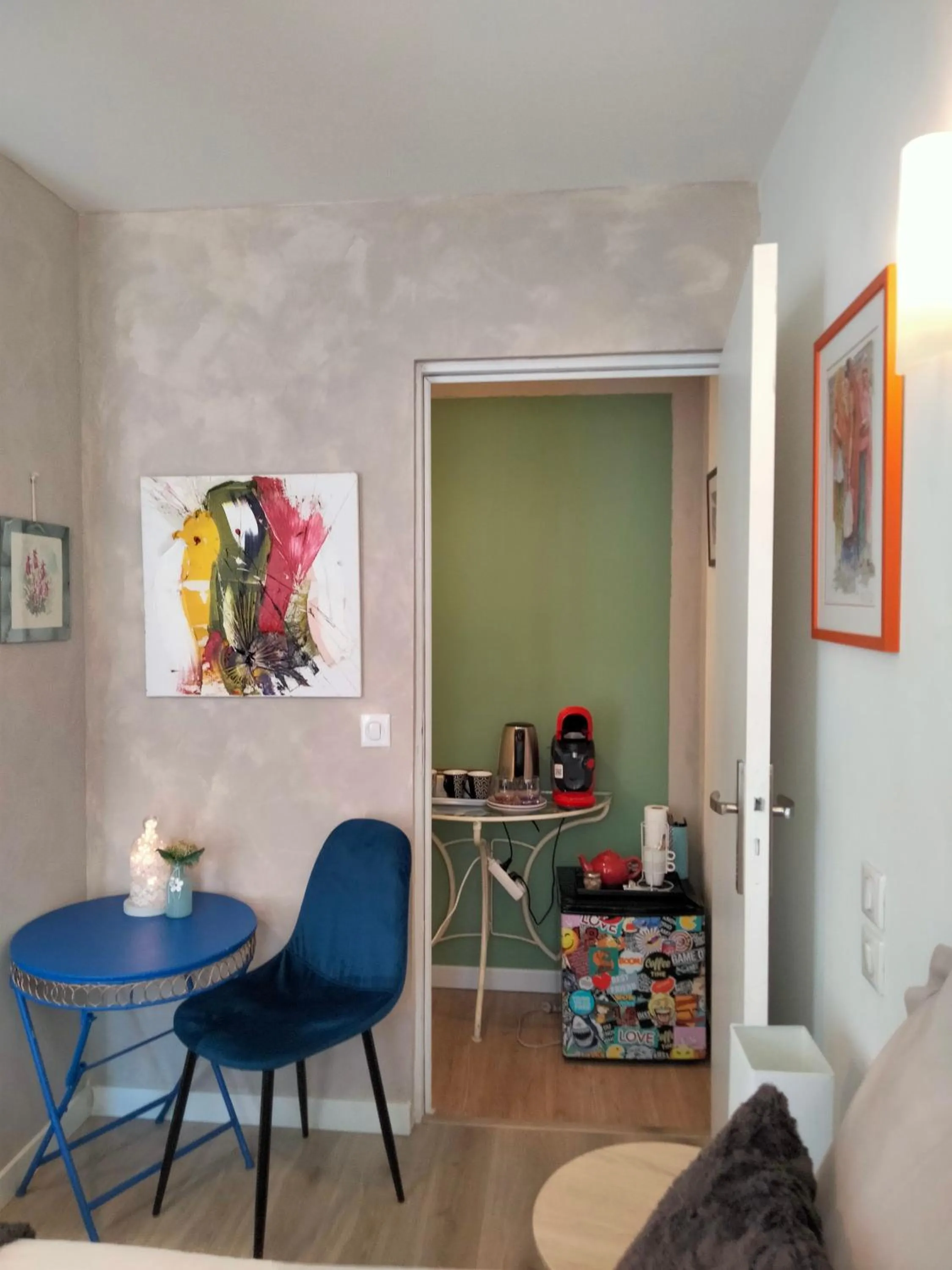 Coffee/tea facilities in Les Chambres Hautes d'Anastasia