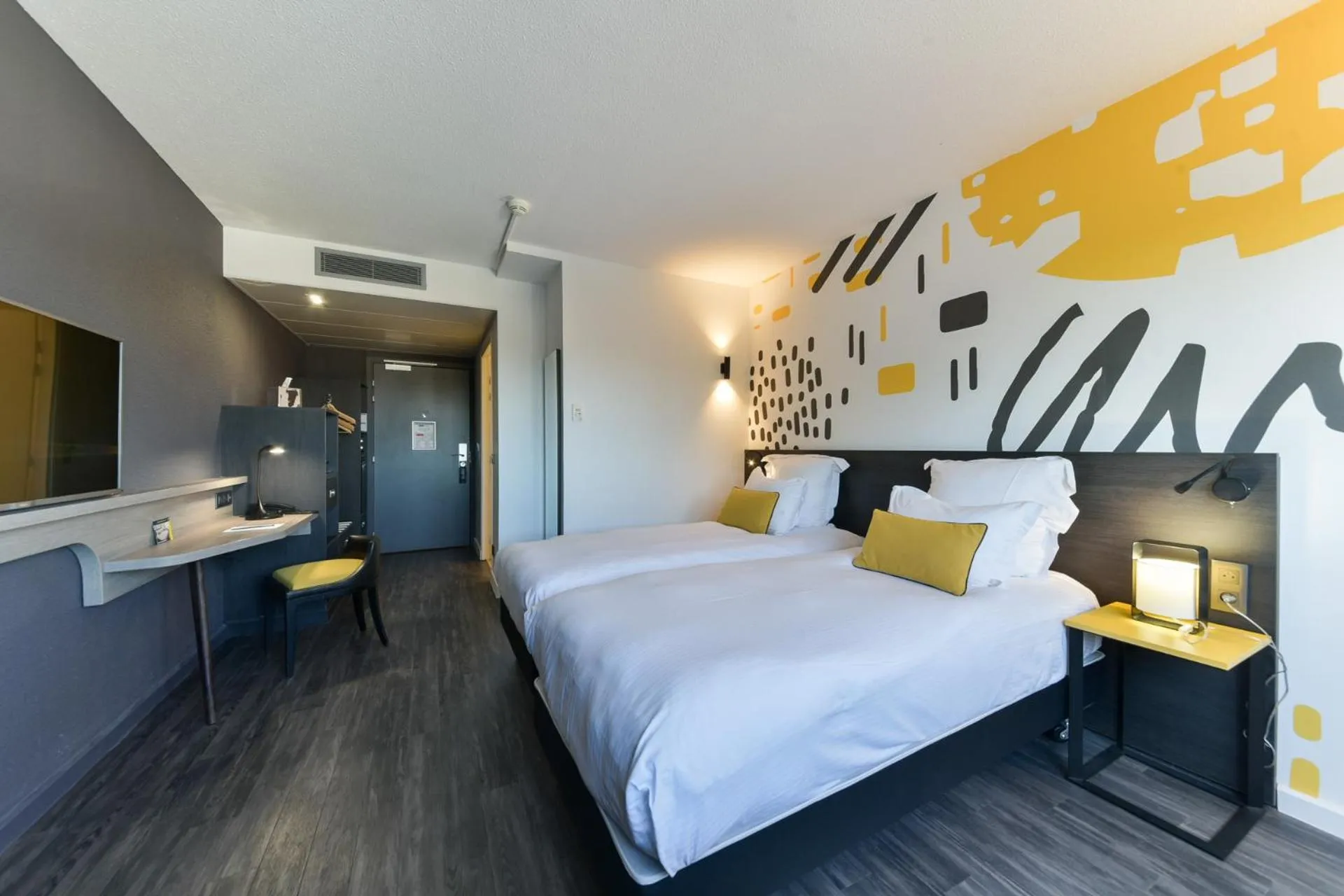 Bed in Golden Tulip Roissy Saint Witz