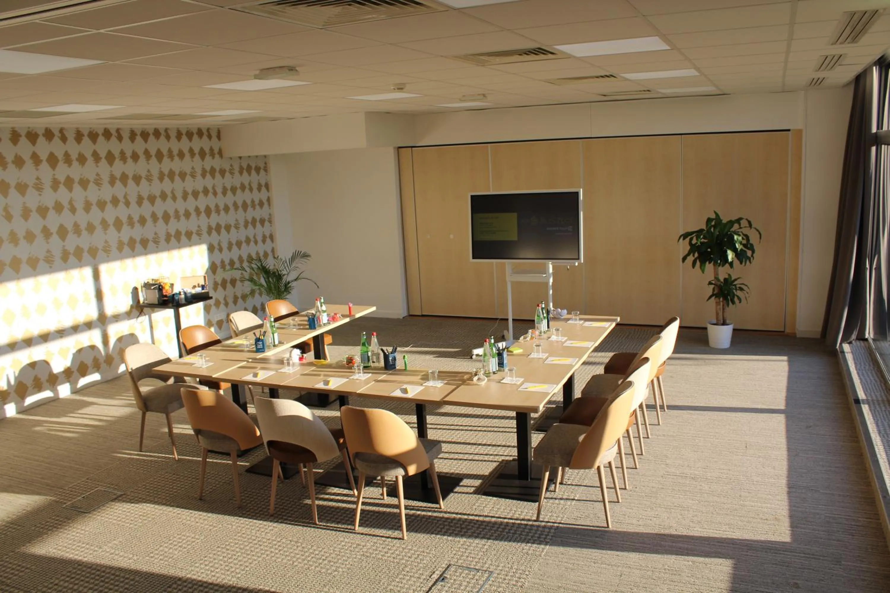 TV and multimedia in Golden Tulip Roissy Saint Witz